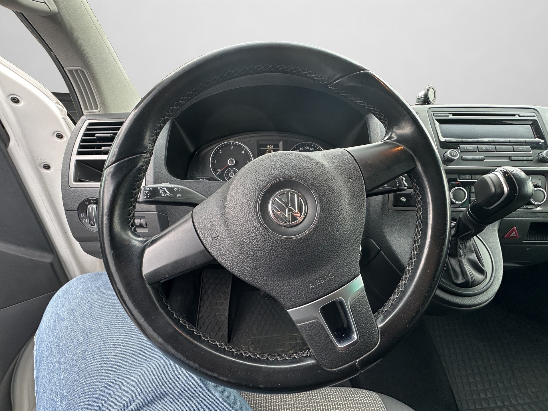 VW T5 Caravelle Trendline 2.0 TDI CR DSG-image-9