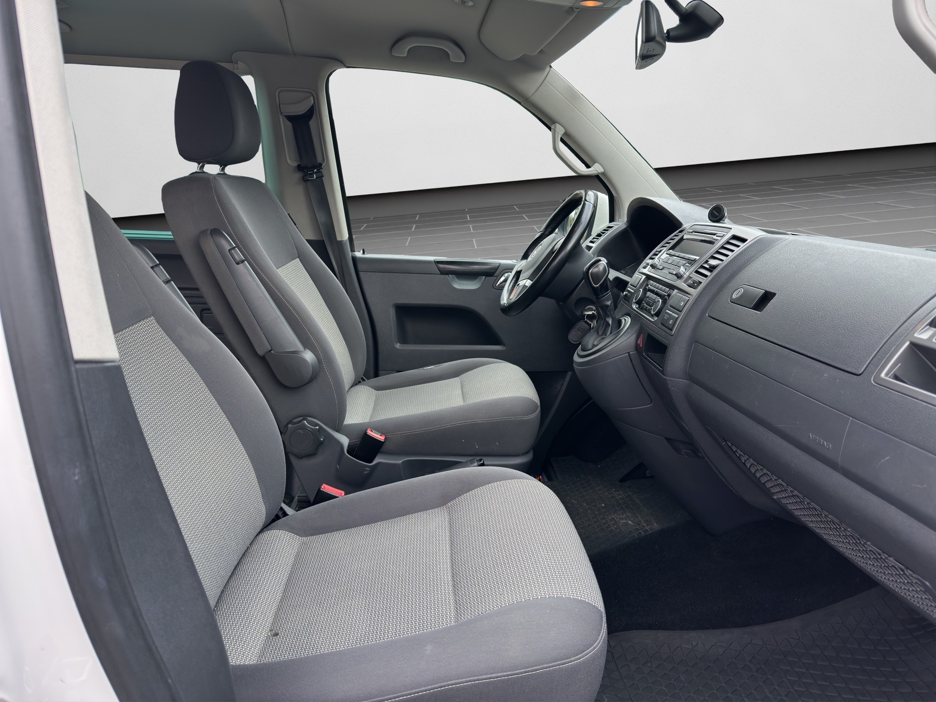 VW T5 Caravelle Trendline 2.0 TDI CR DSG-image-13