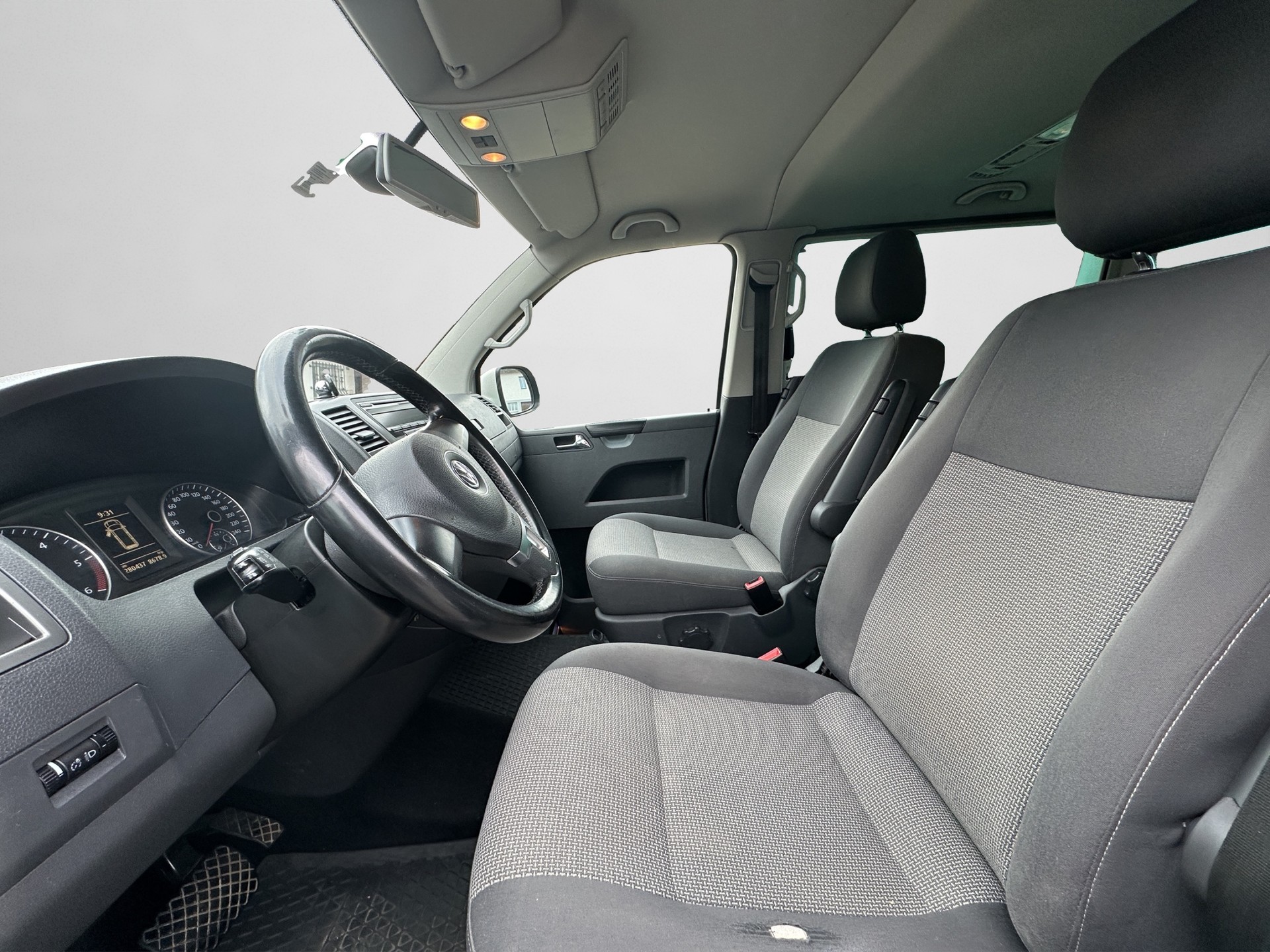 VW T5 Caravelle Trendline 2.0 TDI CR DSG-image-8