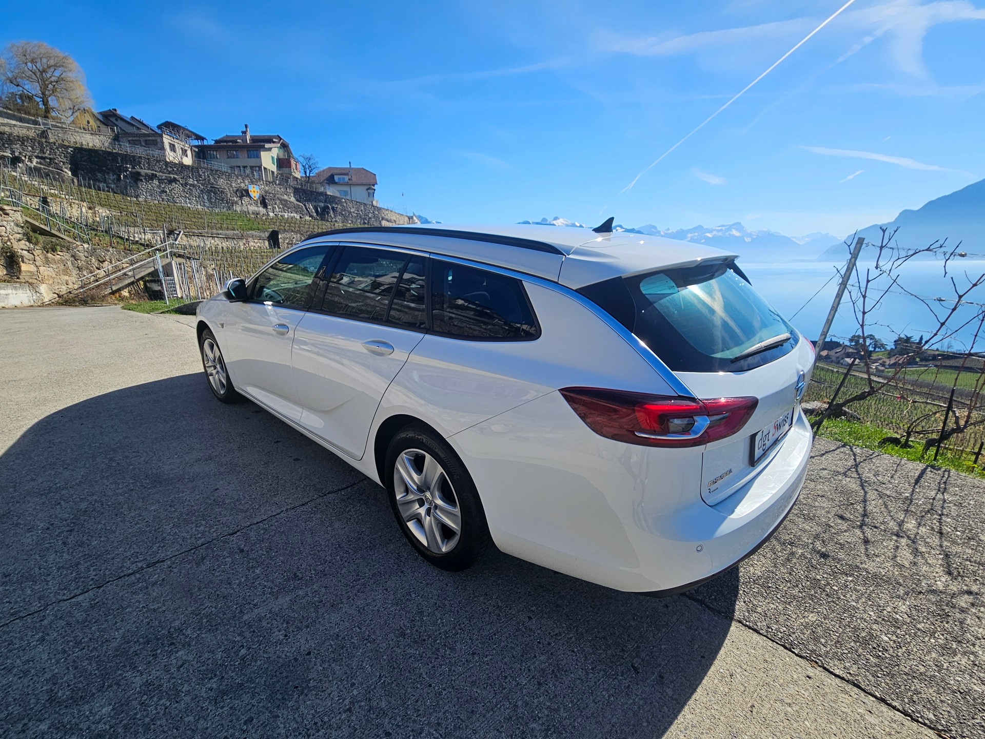 OPEL Insignia 1.6 CDTI Sports Tourer Excellence Automatic-image-2