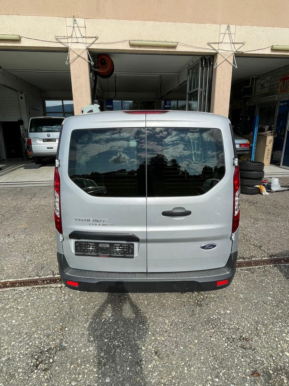 FORD TRANSIT CONNECT-image-6