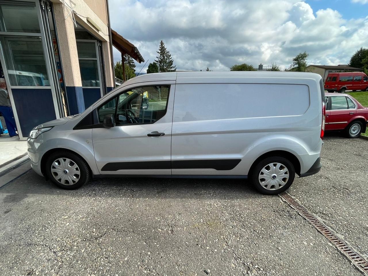 FORD TRANSIT CONNECT-image-5