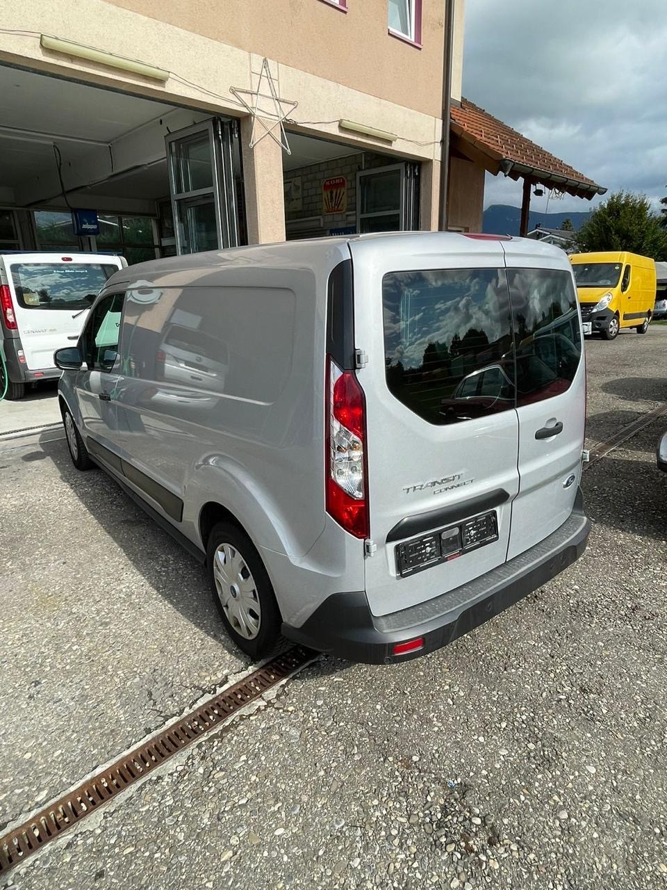 FORD TRANSIT CONNECT-image-2