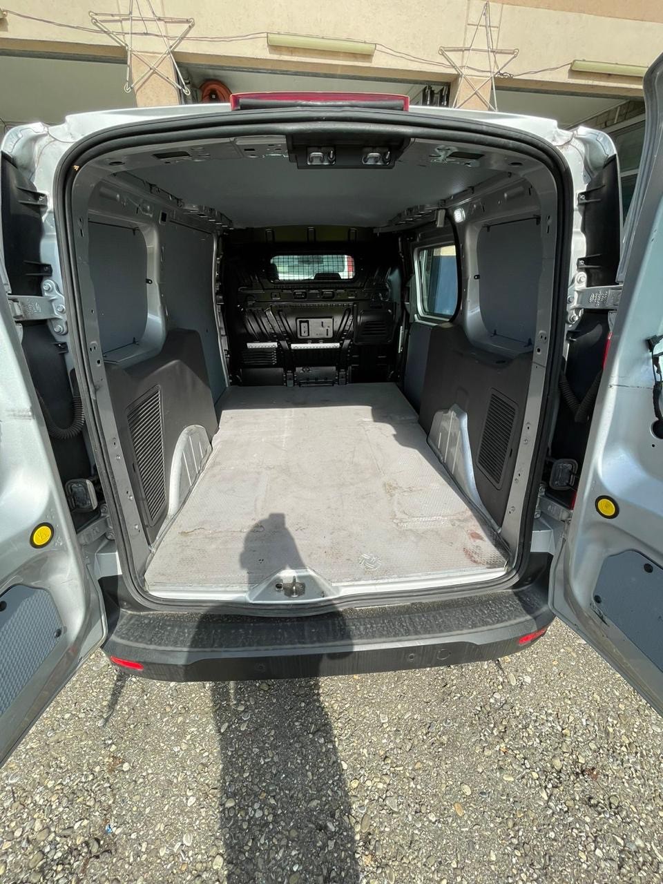 FORD TRANSIT CONNECT-image-11