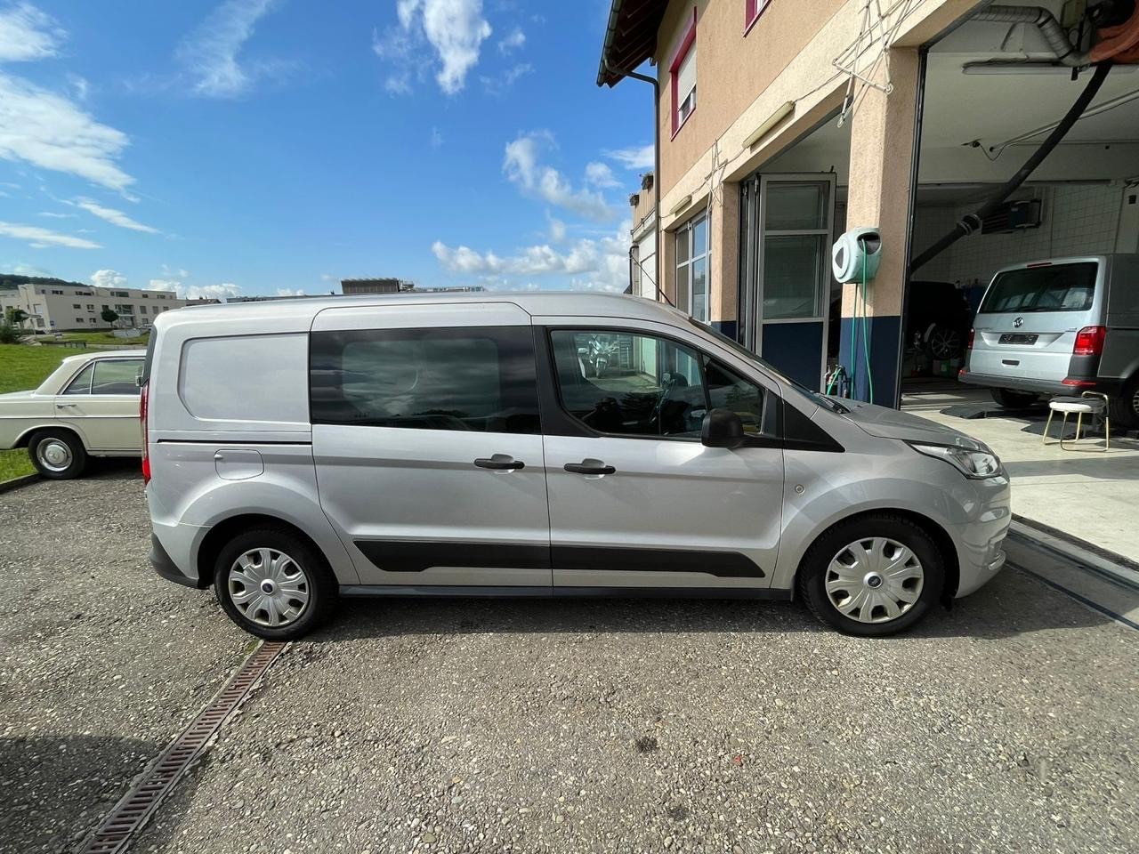 FORD TRANSIT CONNECT-image-4