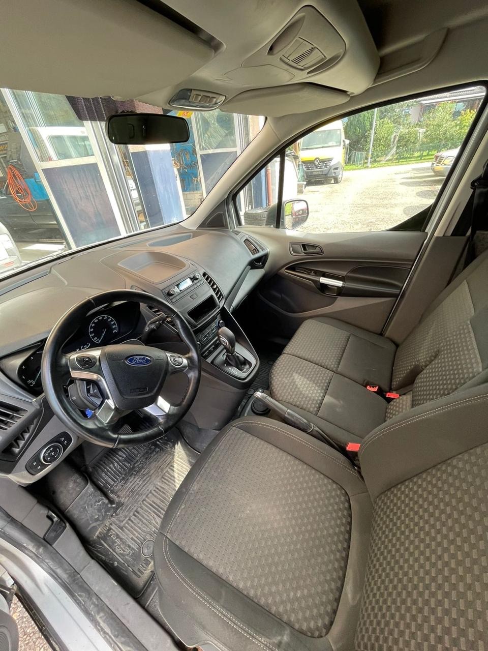 FORD TRANSIT CONNECT-image-8