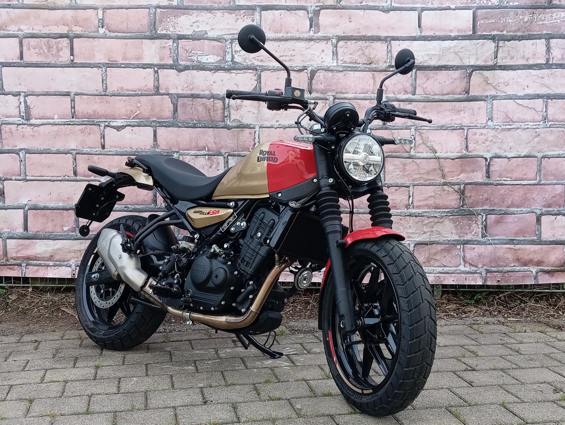 ROYAL ENFIELD Guerrilla 450 Mid-image-2