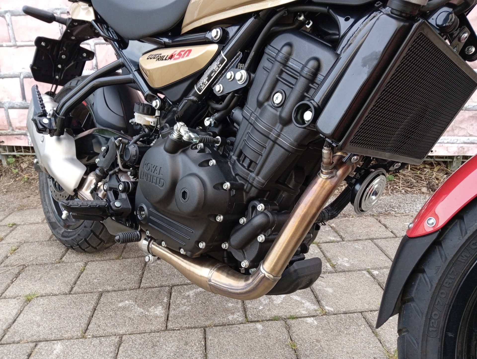 ROYAL ENFIELD Guerrilla 450 Mid-image-8