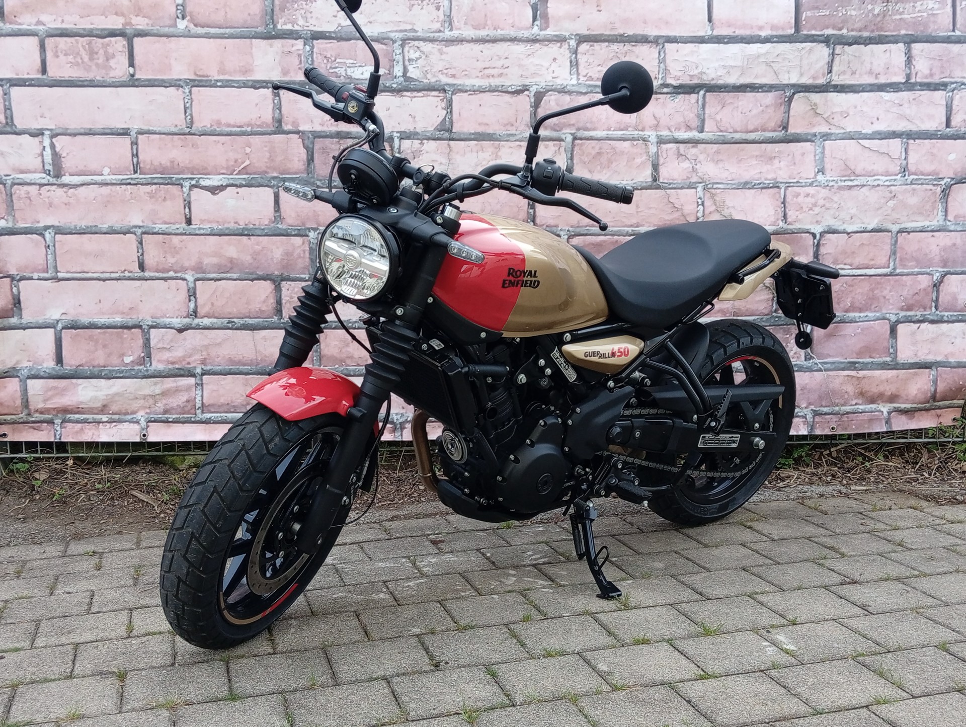 ROYAL ENFIELD Guerrilla 450 Mid-image-3