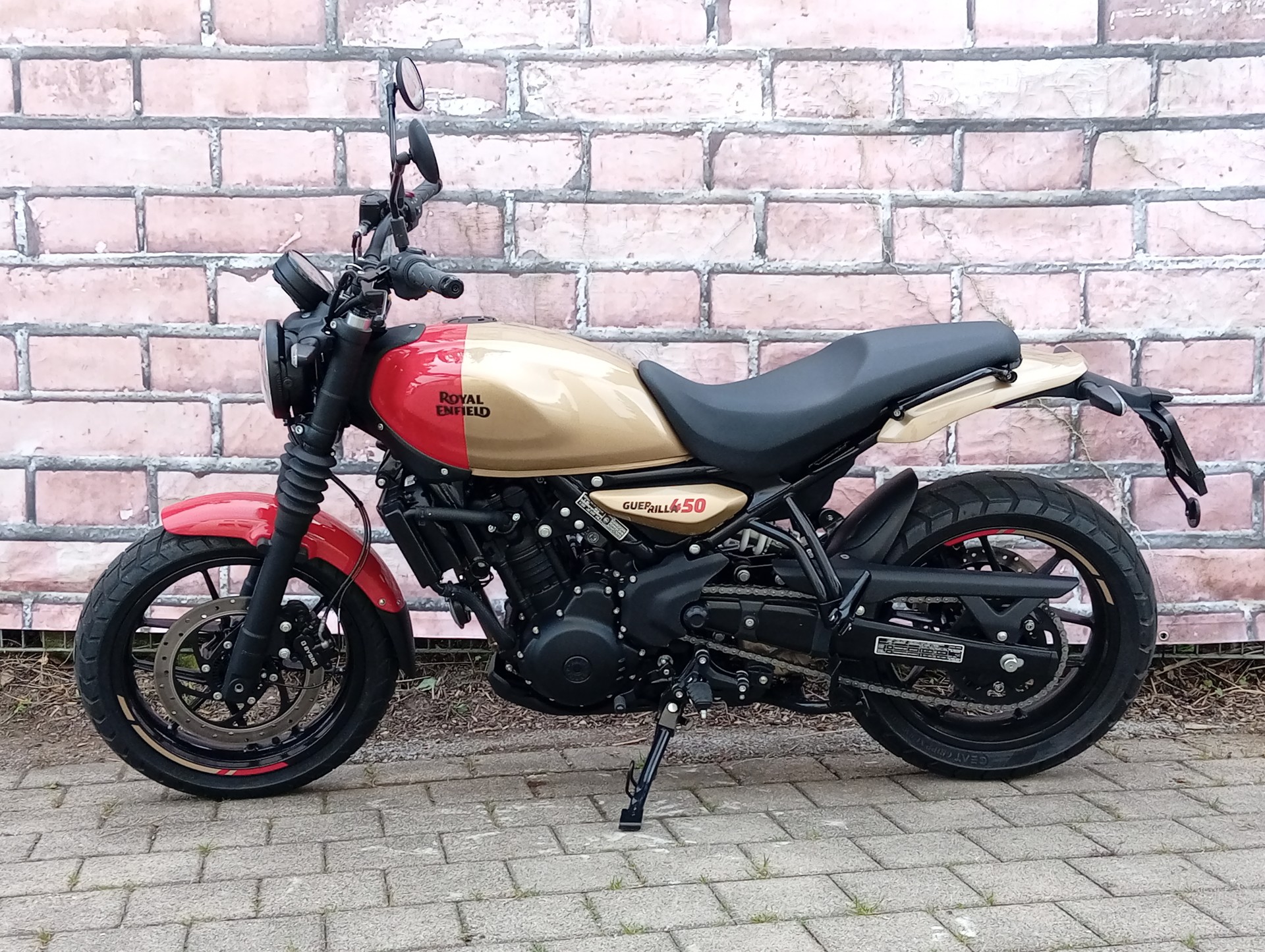 ROYAL ENFIELD Guerrilla 450 Mid-image-1