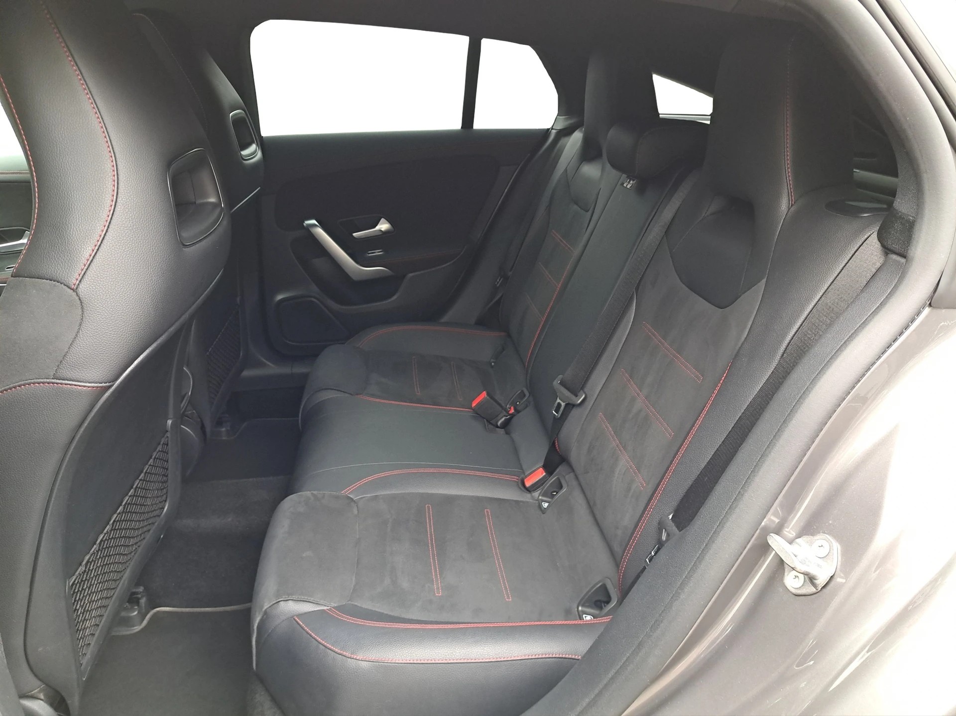 MERCEDES-BENZ CLA Shooting Brake 220 7G-DCT AMG Line-image-8