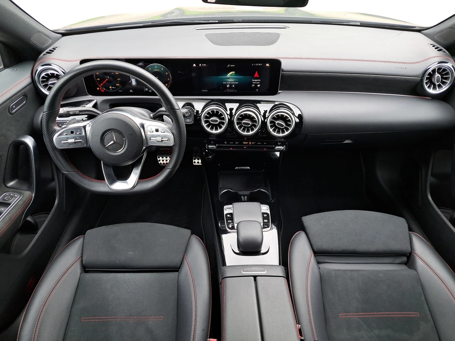 MERCEDES-BENZ CLA Shooting Brake 220 7G-DCT AMG Line-image-9