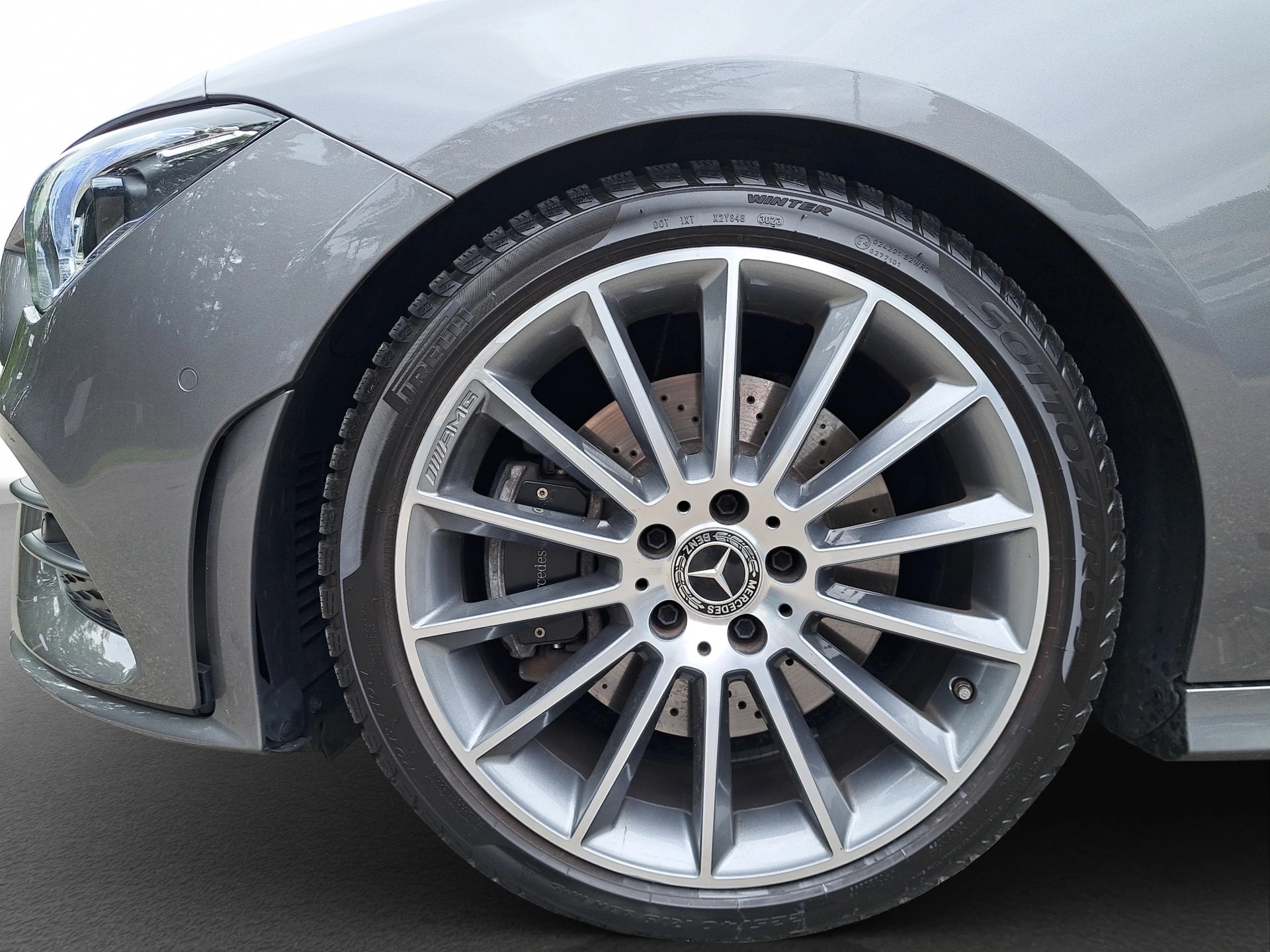 MERCEDES-BENZ CLA Shooting Brake 220 7G-DCT AMG Line-image-3