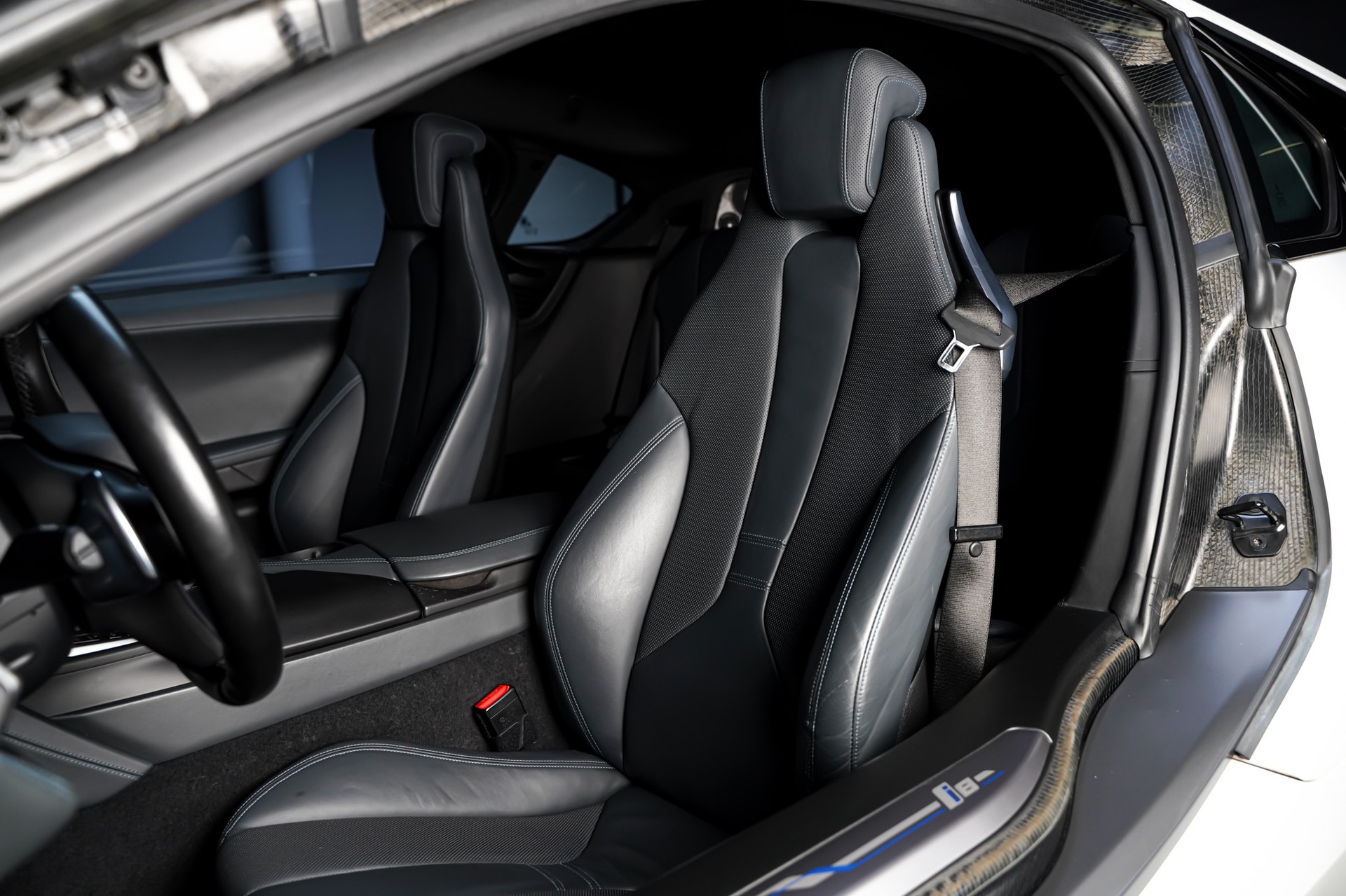 BMW i8 Coupé-image-14