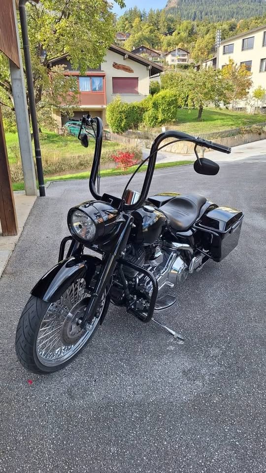 HARLEY-DAVIDSON Road King Police