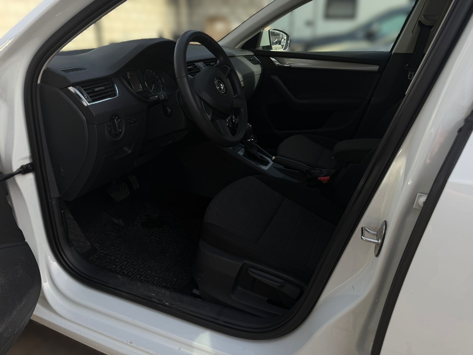SKODA Octavia Combi 1.8 TSI Ambition 4x4 DSG-image-5