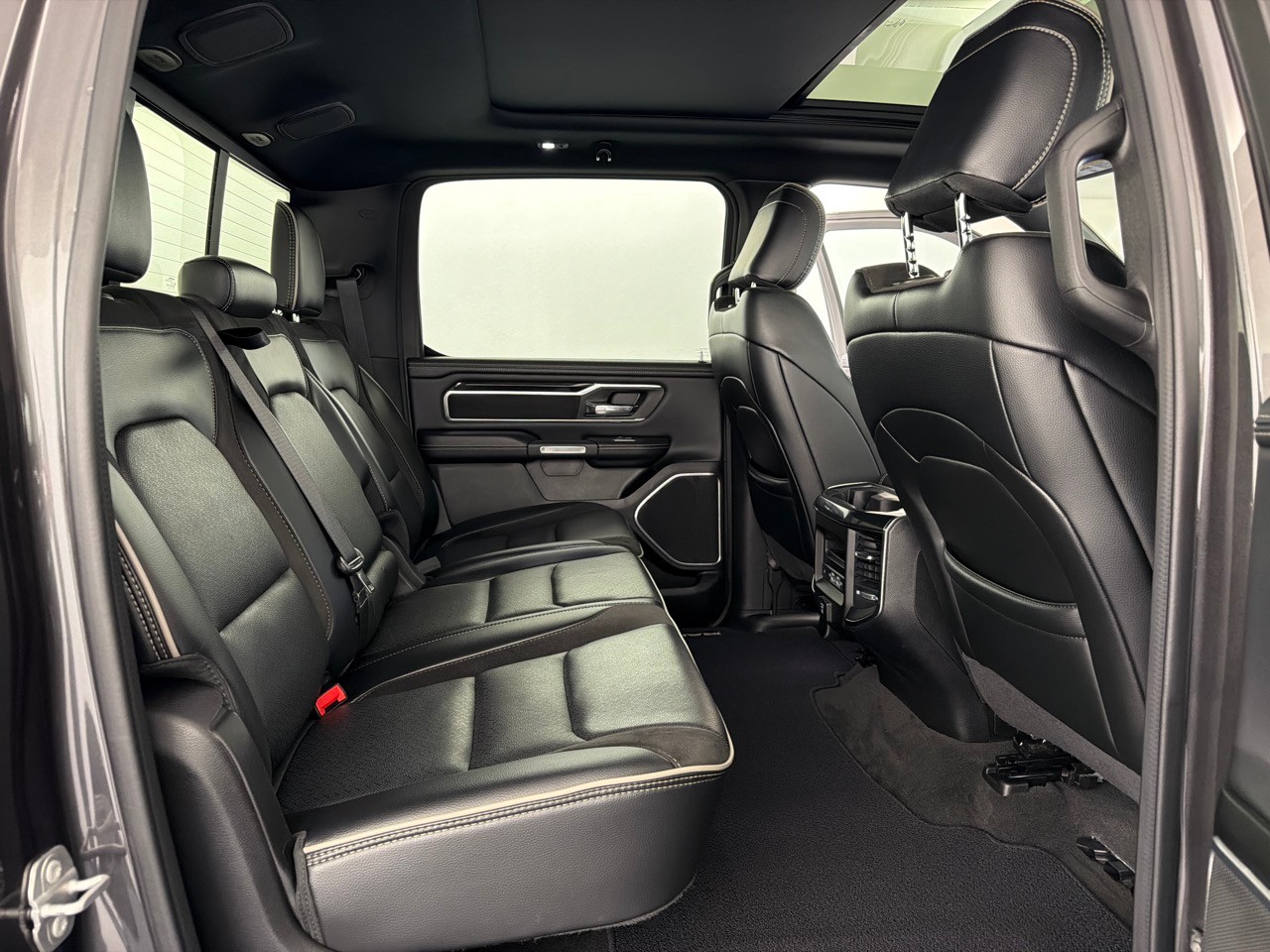 DODGE RAM 1500 3.0 EcoDiesel Laramie-image-8