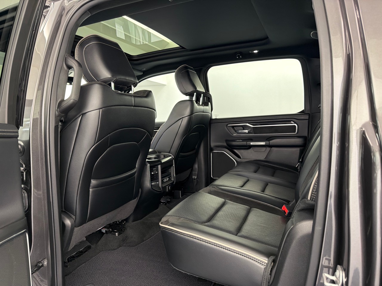 DODGE RAM 1500 3.0 EcoDiesel Laramie-image-6