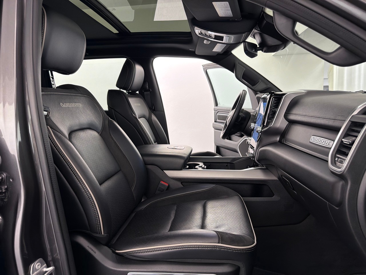 DODGE RAM 1500 3.0 EcoDiesel Laramie-image-10