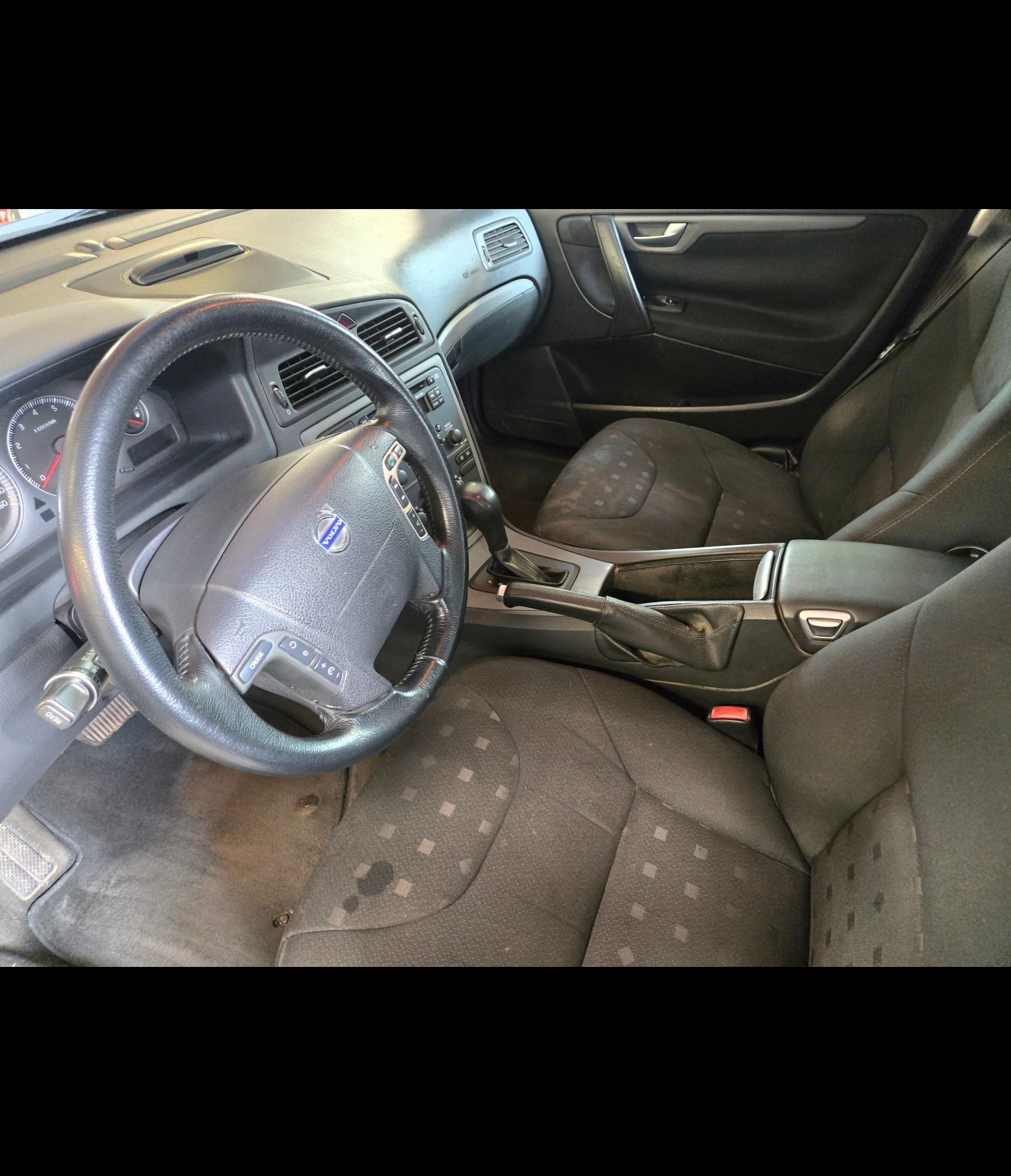VOLVO V70 2.4 Kinetic-image-5