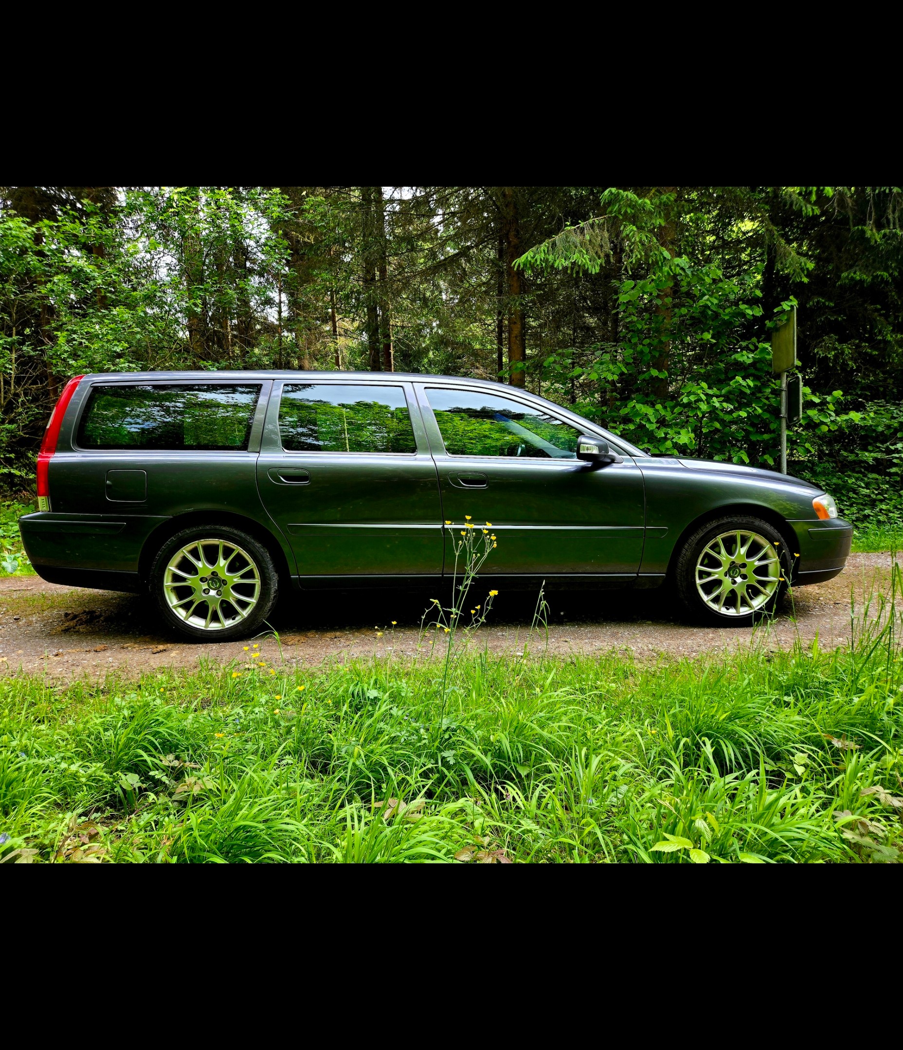 VOLVO V70 2.4 Kinetic-image-1