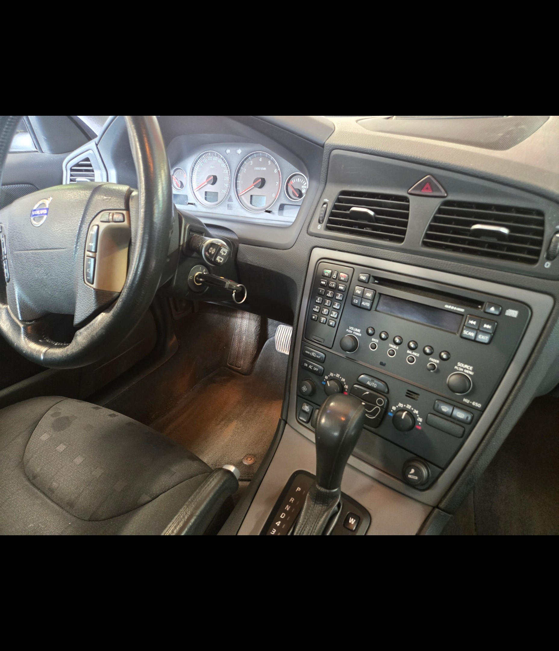 VOLVO V70 2.4 Kinetic-image-13