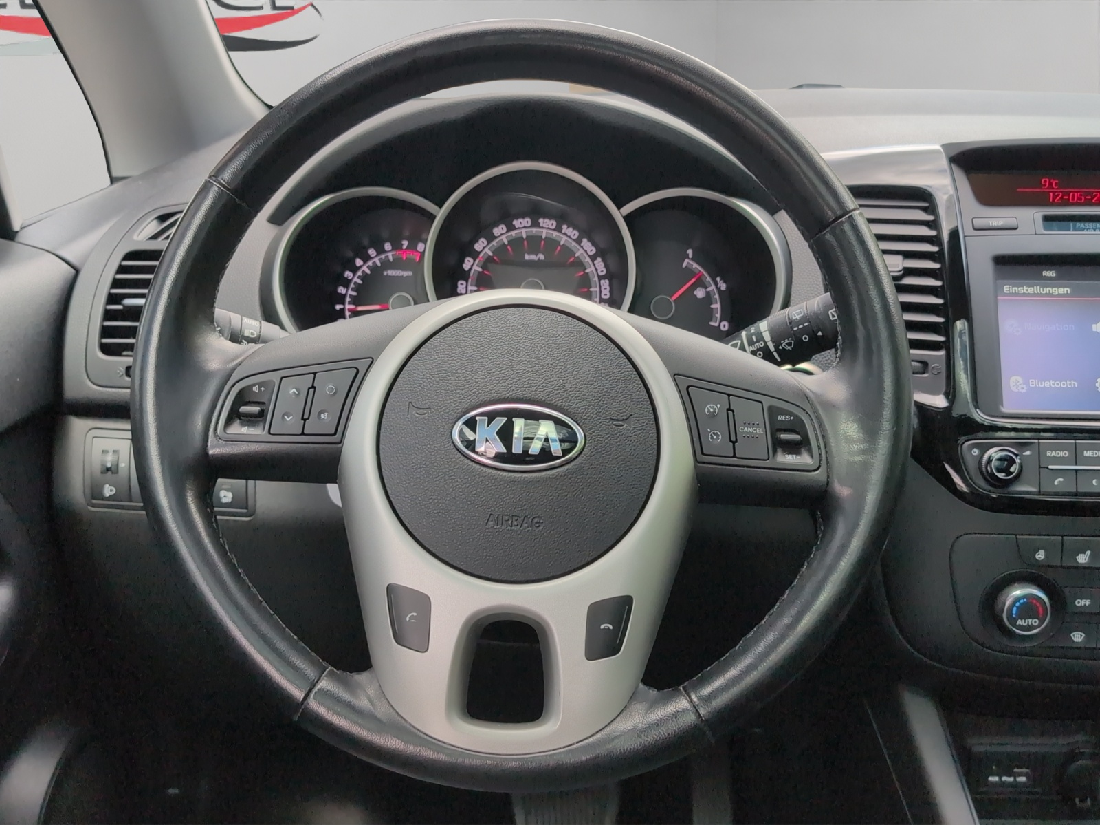 KIA Venga 1.6 CVVT Swiss Champion / inkl. Winterräder / Panorama-Glasdach / Rückfahrkamera / Occasiongarantie Premium-image-10