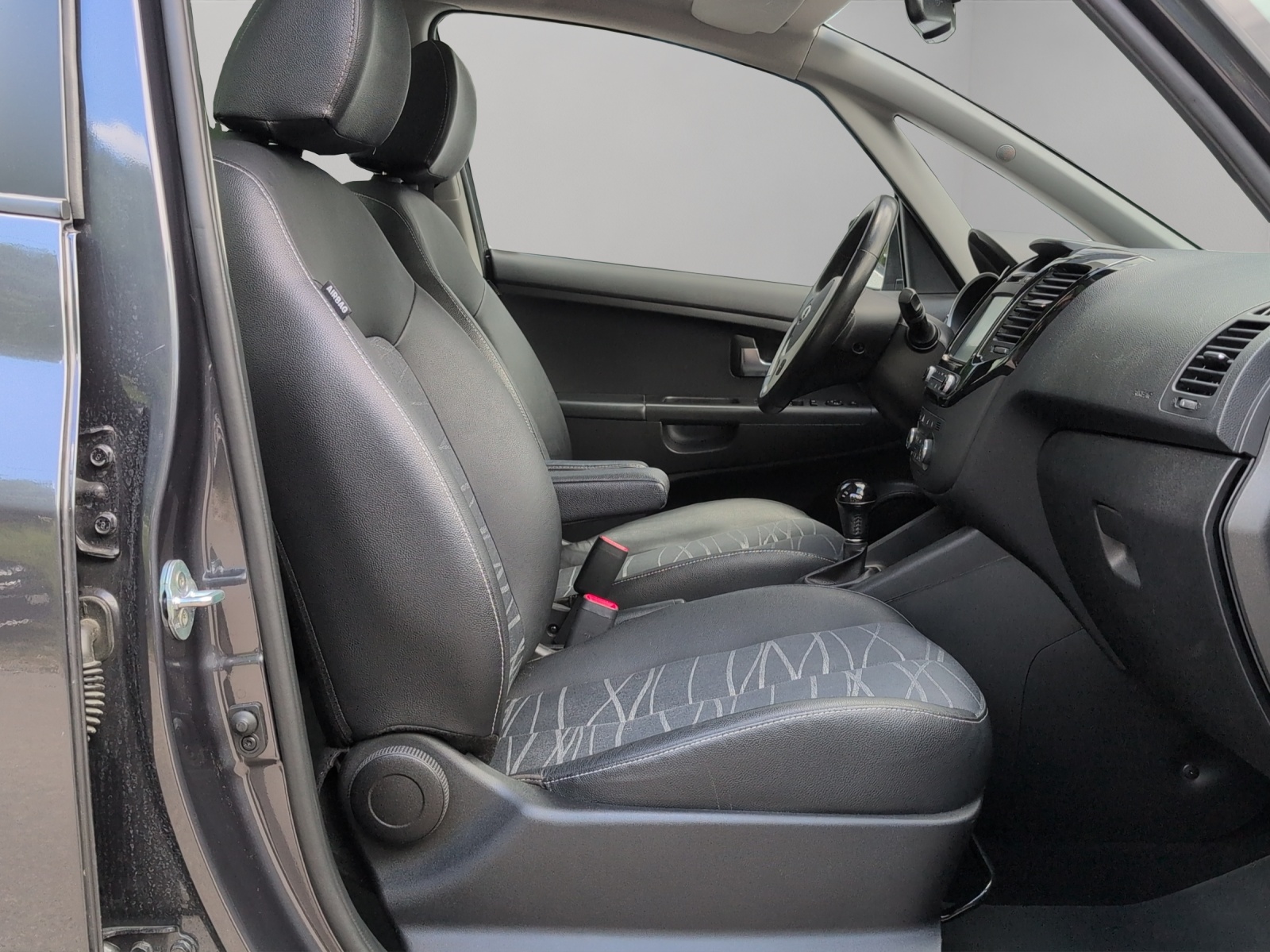 KIA Venga 1.6 CVVT Swiss Champion / inkl. Winterräder / Panorama-Glasdach / Rückfahrkamera / Occasiongarantie Premium-image-8