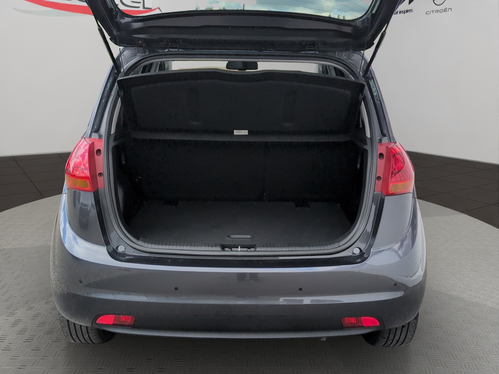 KIA Venga 1.6 CVVT Swiss Champion / inkl. Winterräder / Panorama-Glasdach / Rückfahrkamera / Occasiongarantie Premium-image-14