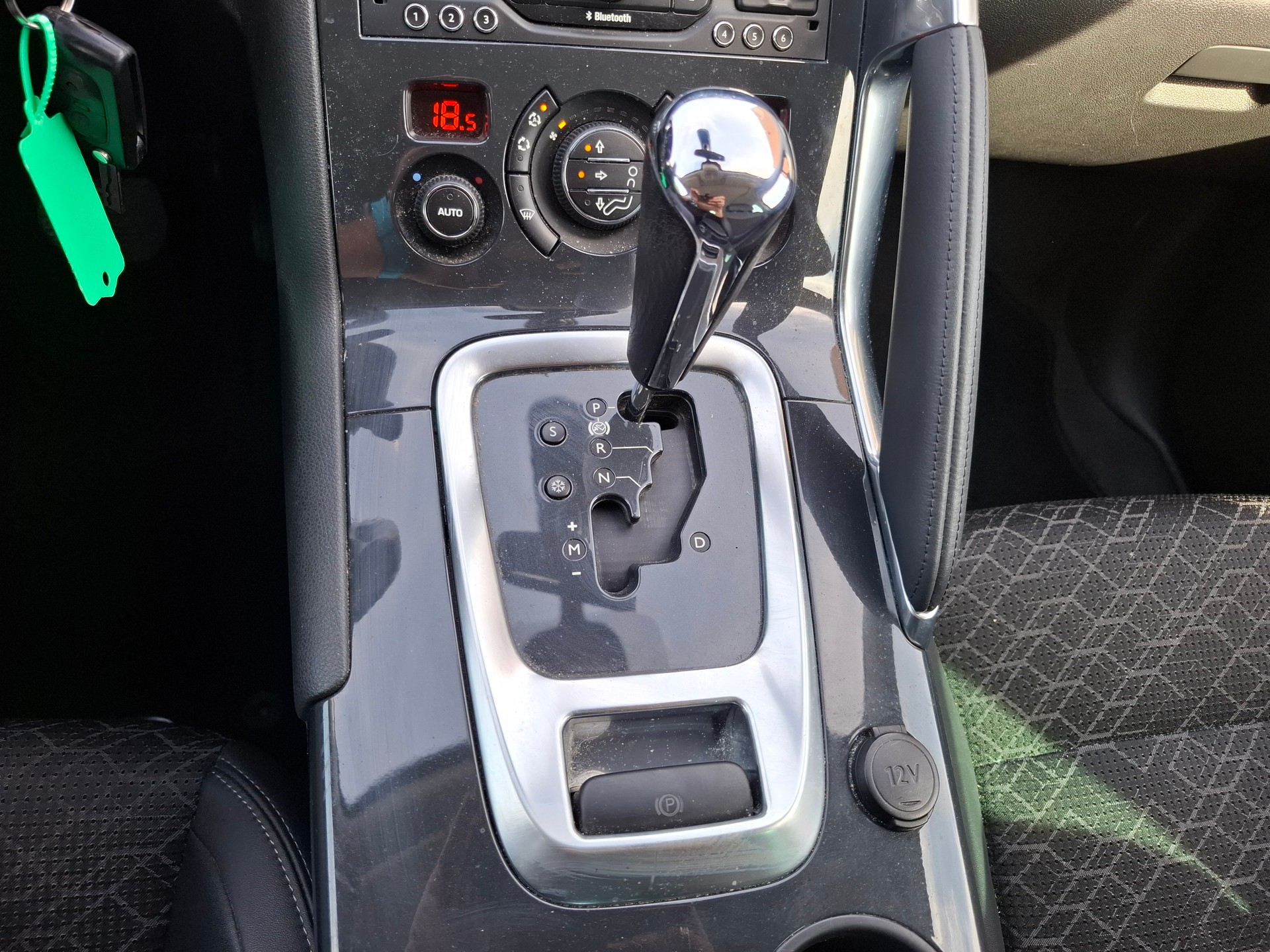 PEUGEOT 3008 1.6 Blue HDI Sensation Tiptronic-image-10