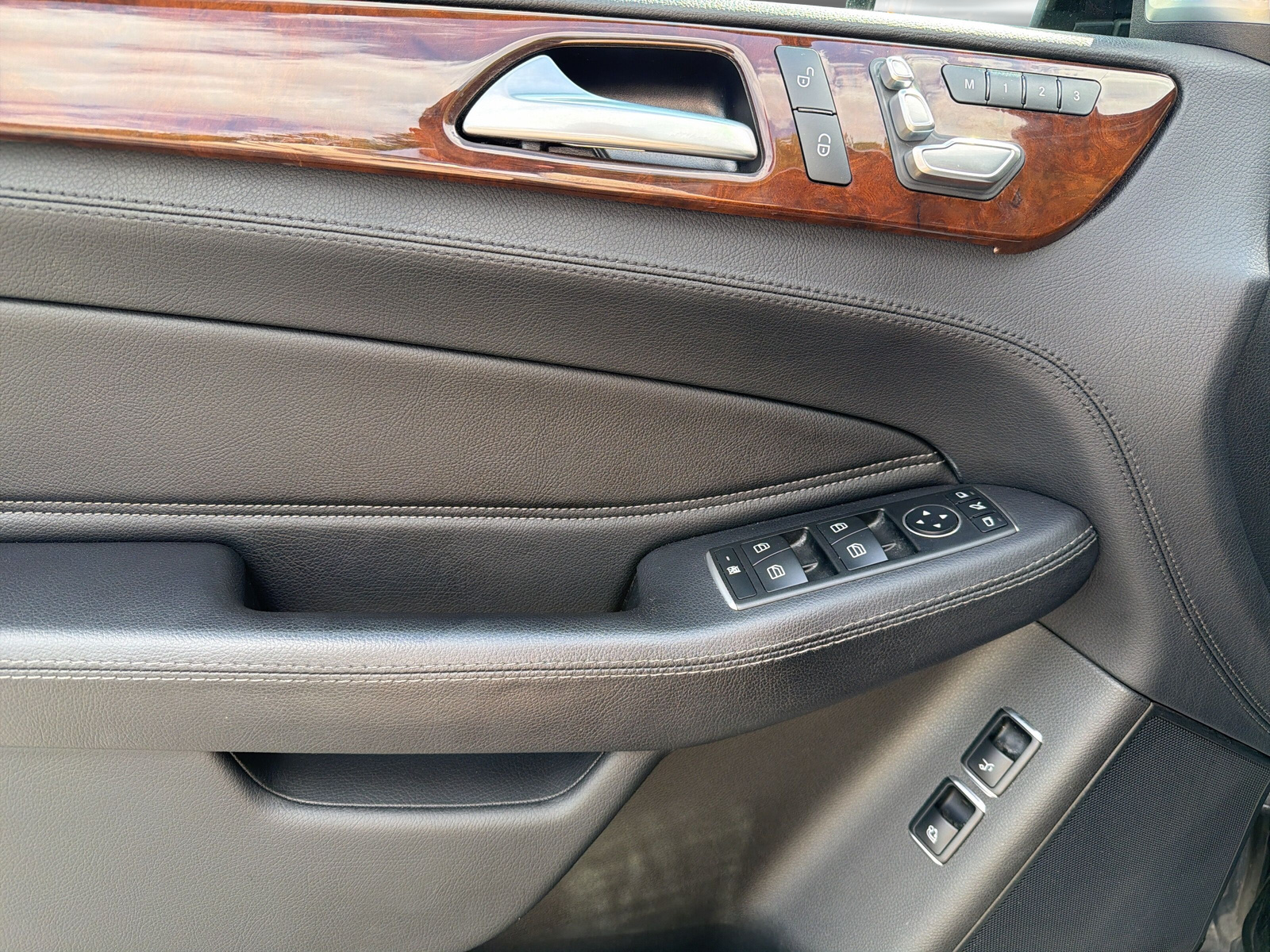 MERCEDES-BENZ GLE 350 d Executive 4M-image-11