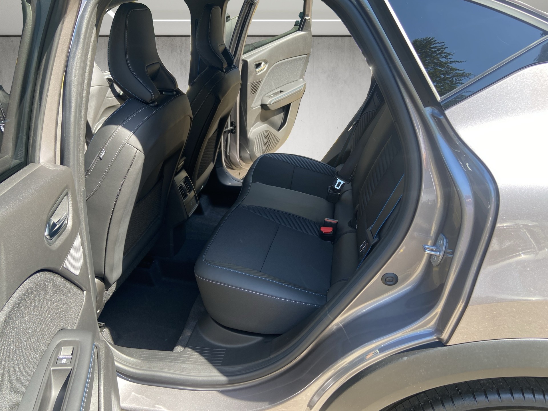 RENAULT Captur 1.8 E-Tech 160 Esprit Alpine DHT-image-9