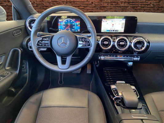MERCEDES-BENZ CLA 220 Style 4Matic-image-9