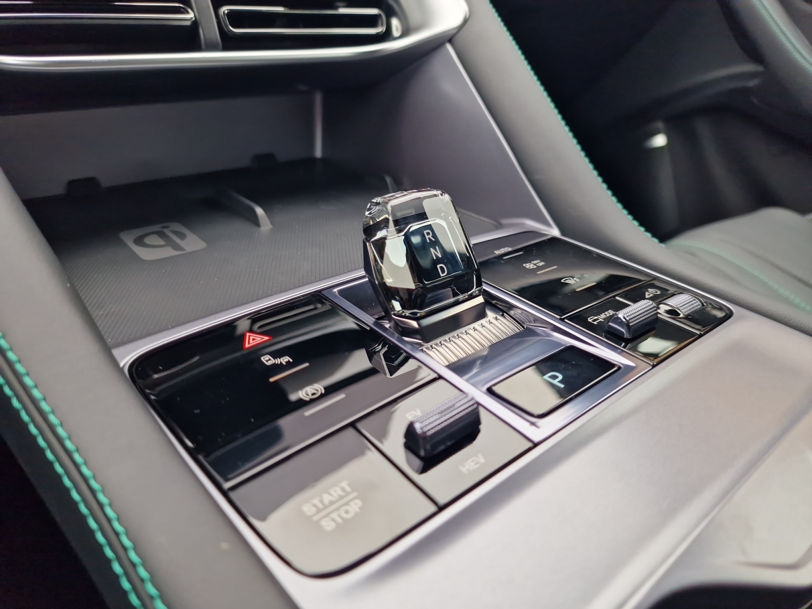 BYD Seal U DM-i Design AWD Panorama 324 PS-image-11