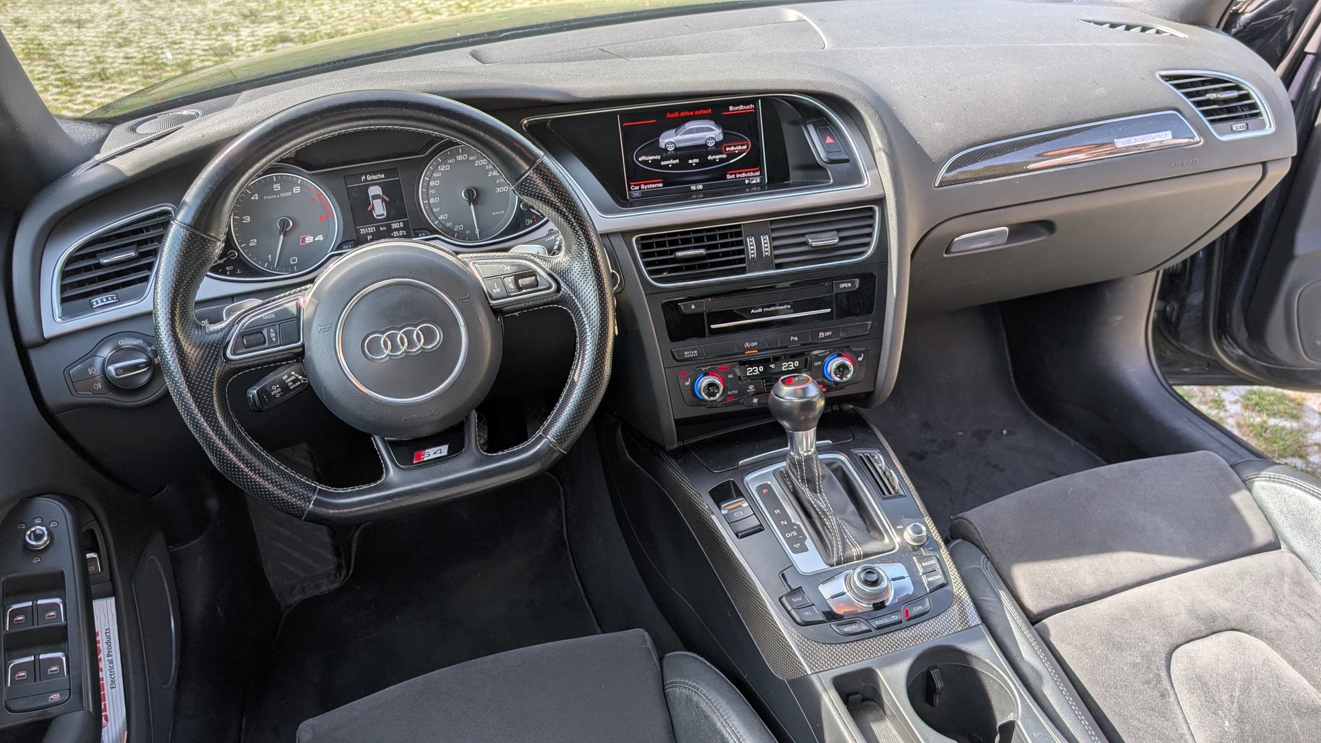 AUDI 3.0 V6 TFSI quattro S-Tronic-image-4