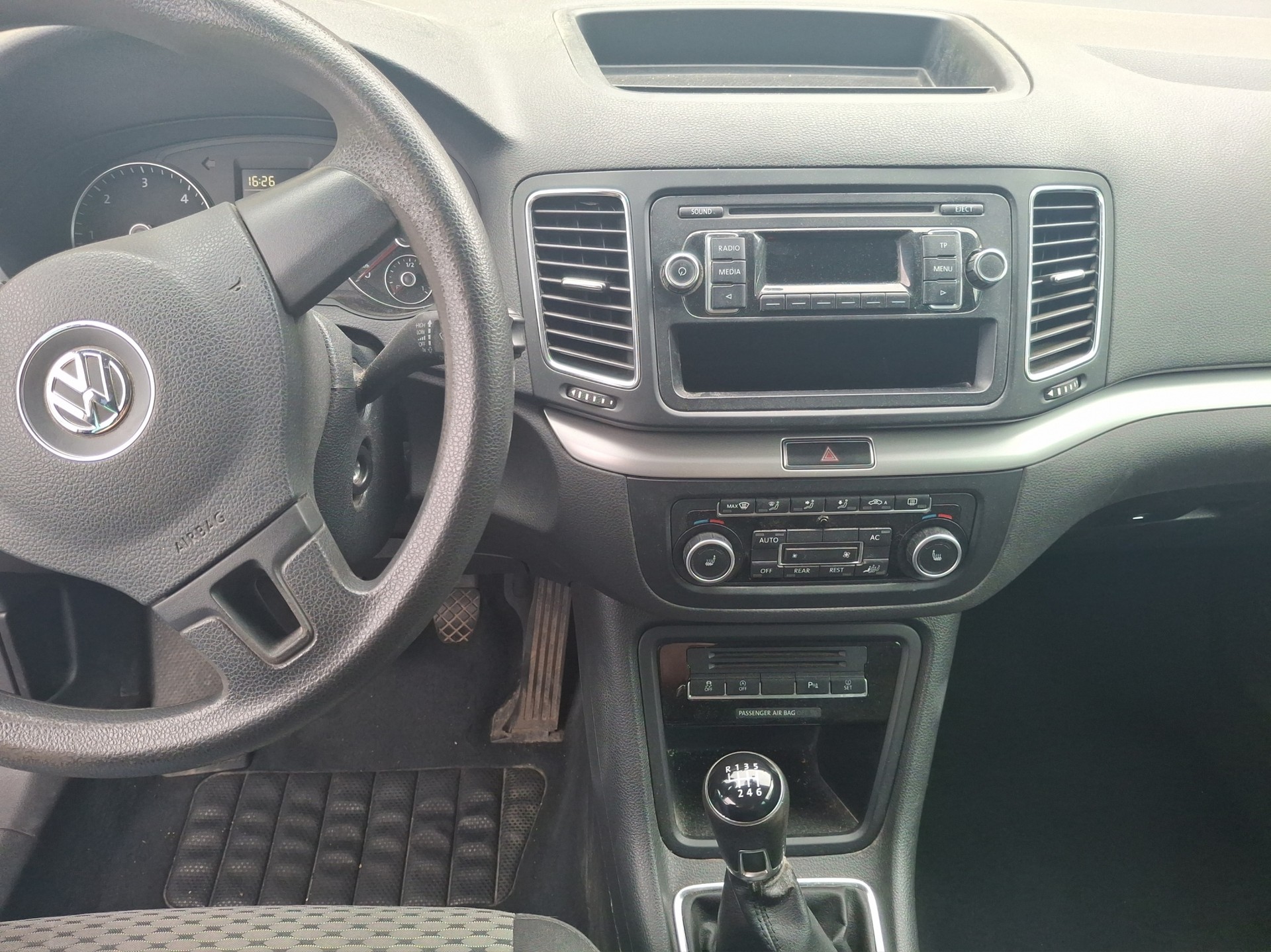 VW Sharan 2.0 TDI BMT Comfortline 4Motion-image-8