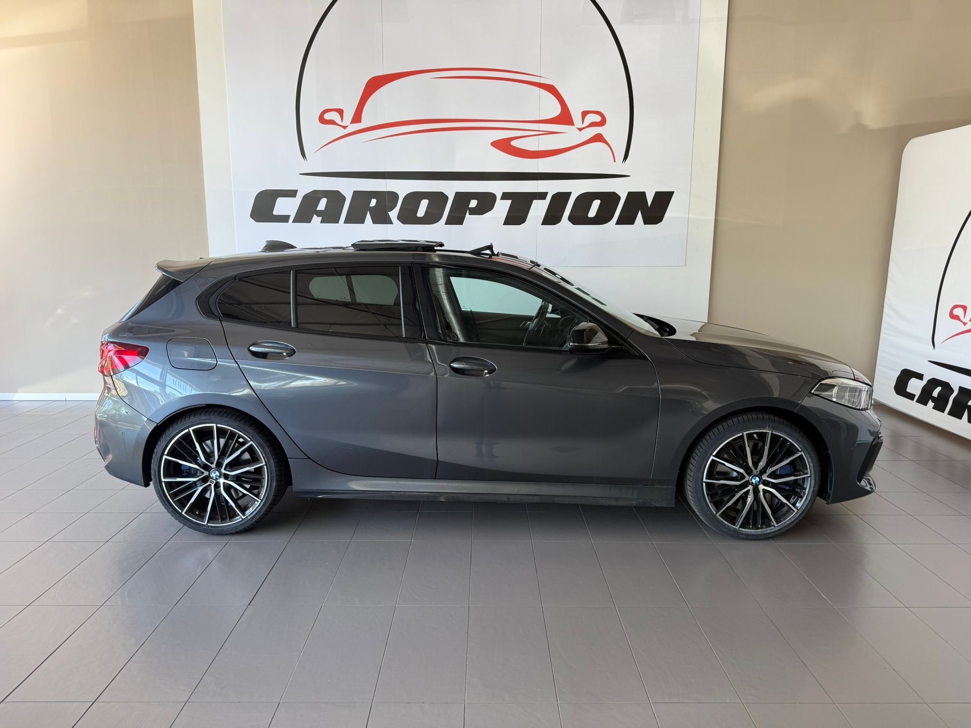 BMW M135i xDrive Steptronic-image-6