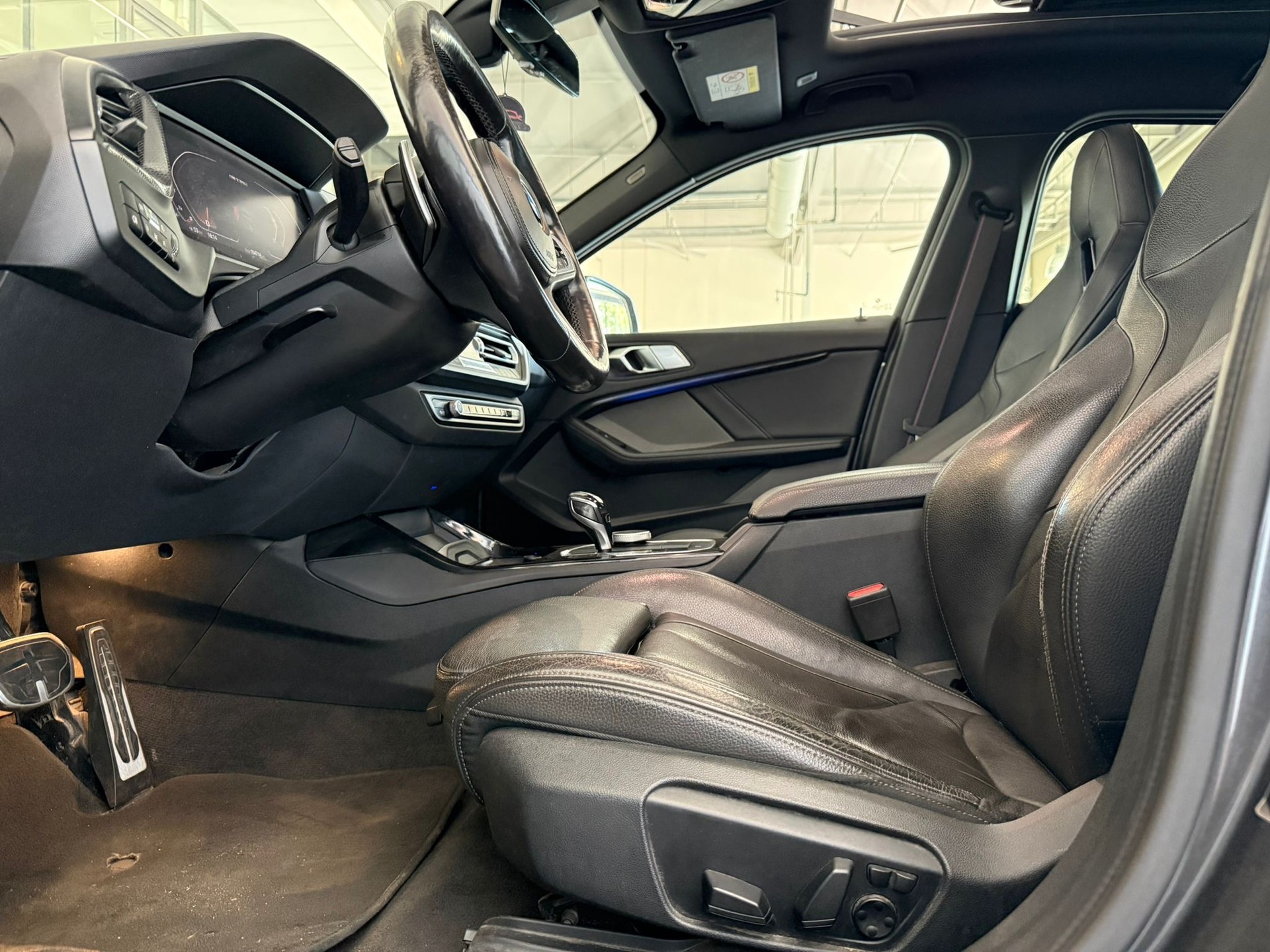 BMW M135i xDrive Steptronic-image-17