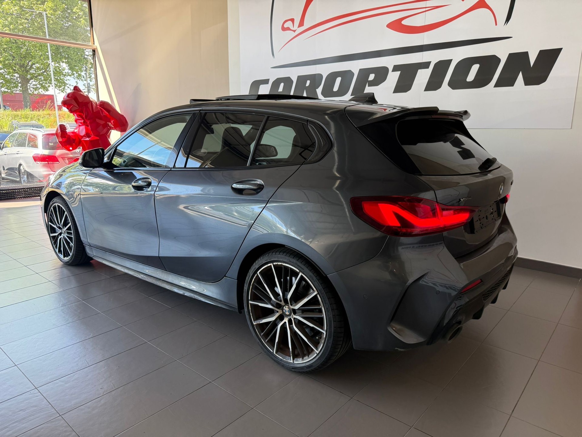 BMW M135i xDrive Steptronic-image-4