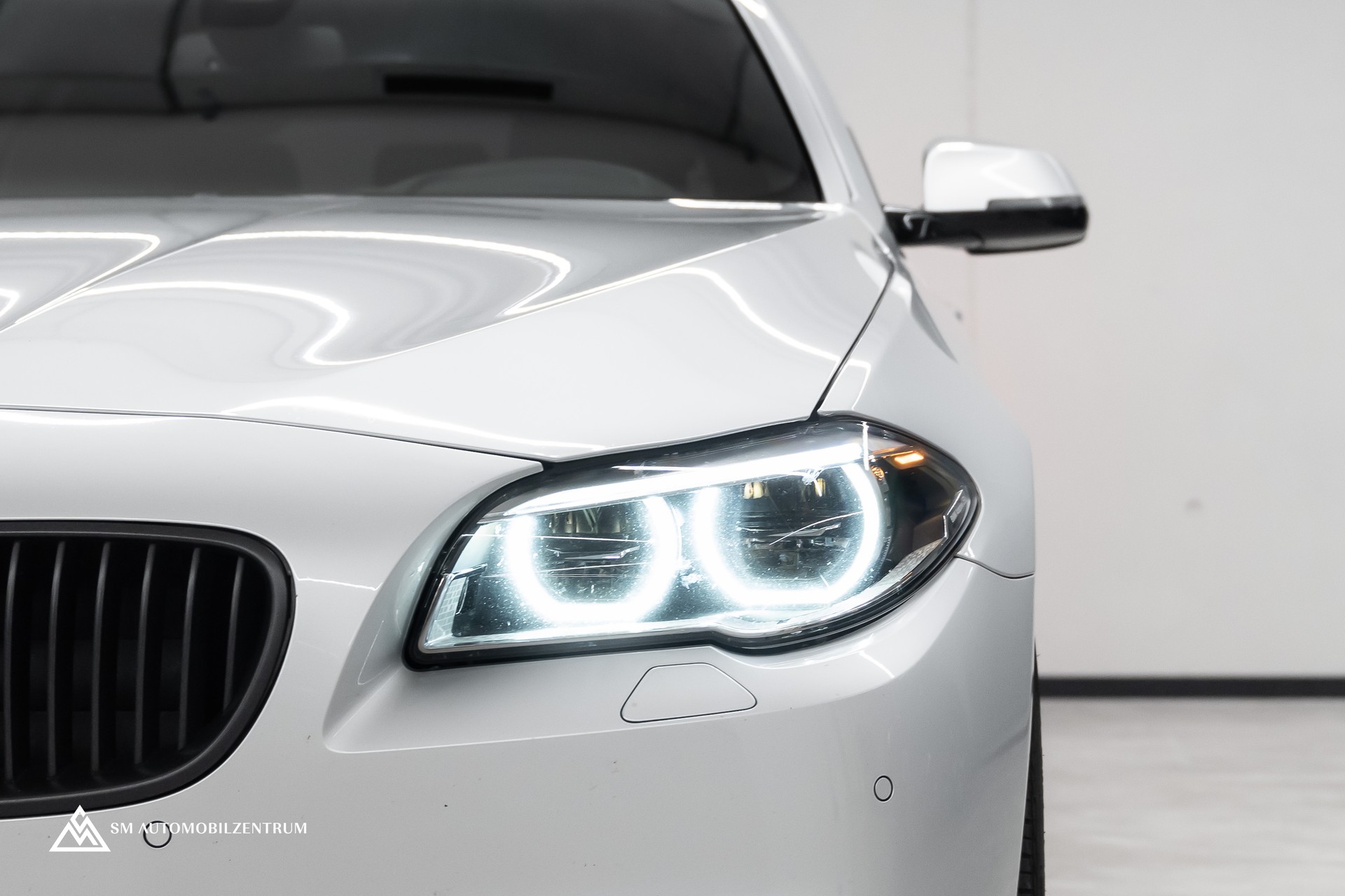 BMW 528i xDrive Touring Steptronic xDrive M Sport / Rückfahrkamera / Komfortzugang / Ambiente-showroom-element-3