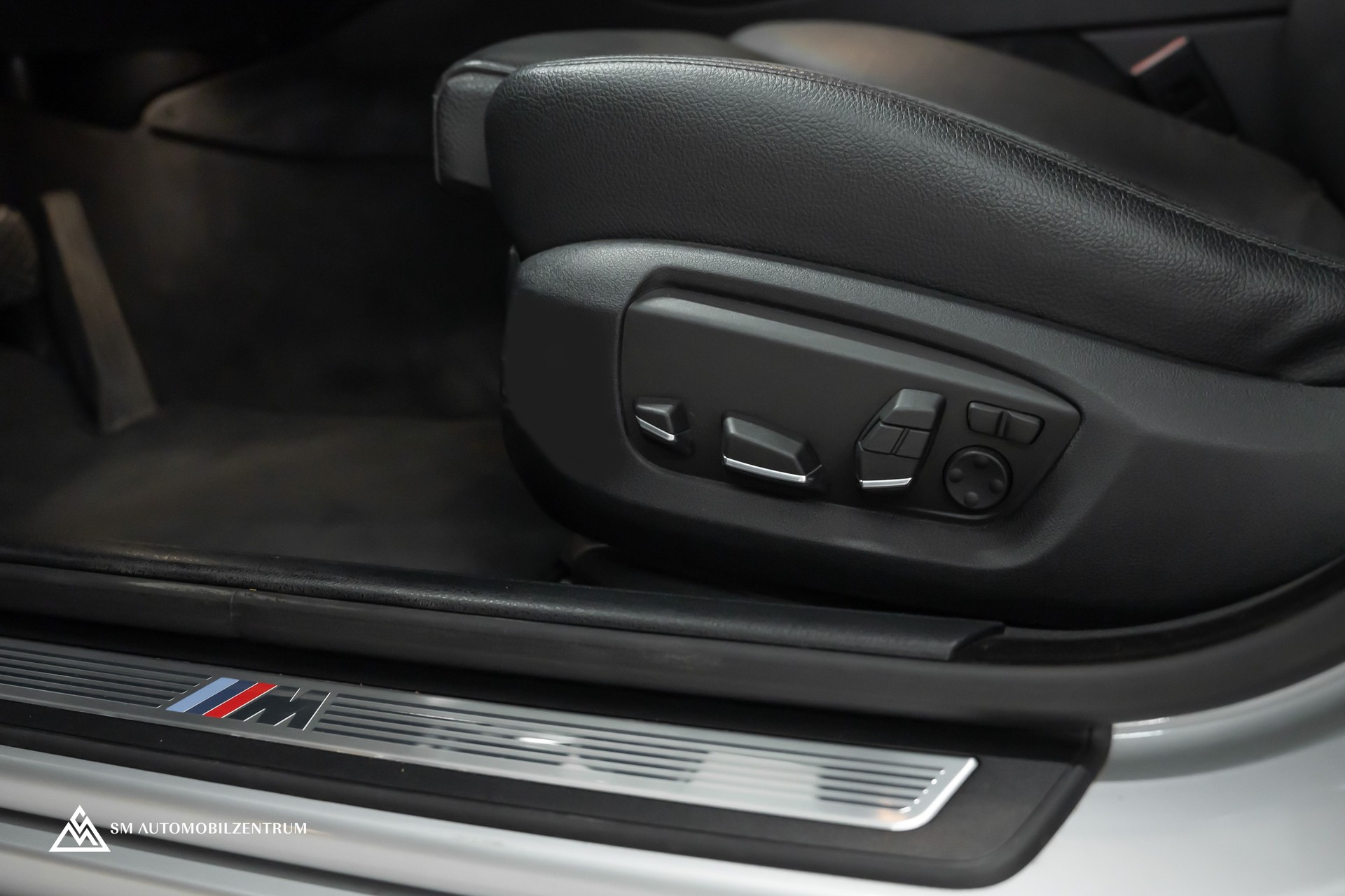 BMW 528i xDrive Touring Steptronic xDrive M Sport / Rückfahrkamera / Komfortzugang / Ambiente-image-14