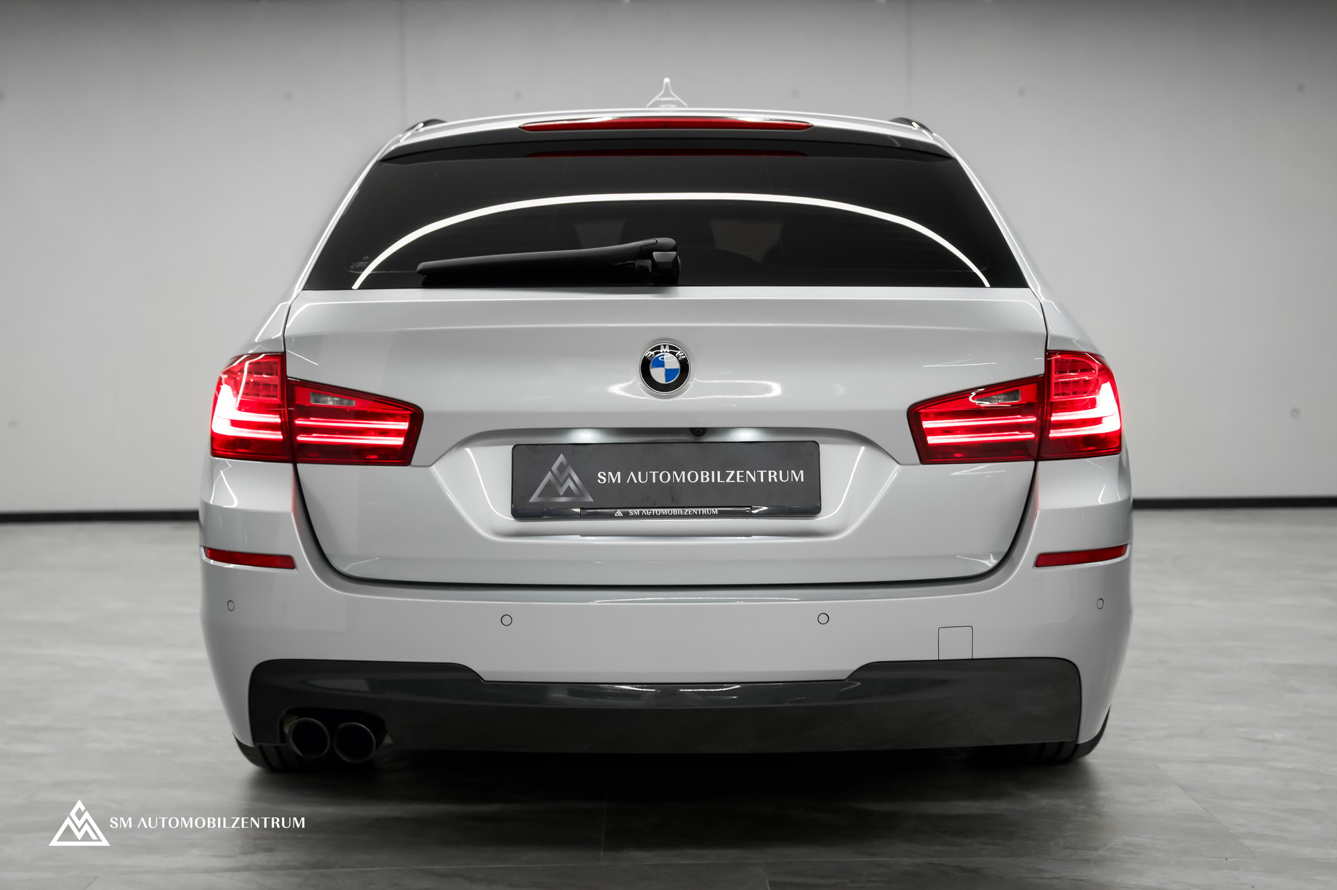 BMW 528i xDrive Touring Steptronic xDrive M Sport / Rückfahrkamera / Komfortzugang / Ambiente-image-8