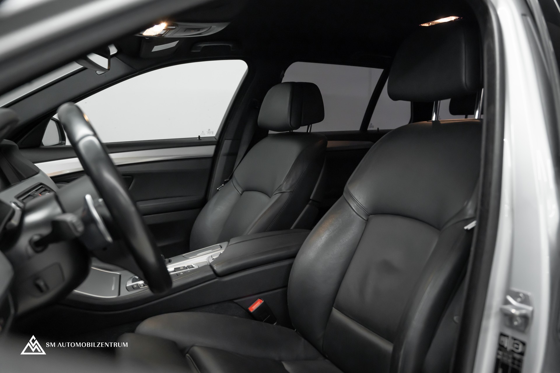 BMW 528i xDrive Touring Steptronic xDrive M Sport / Rückfahrkamera / Komfortzugang / Ambiente-image-18