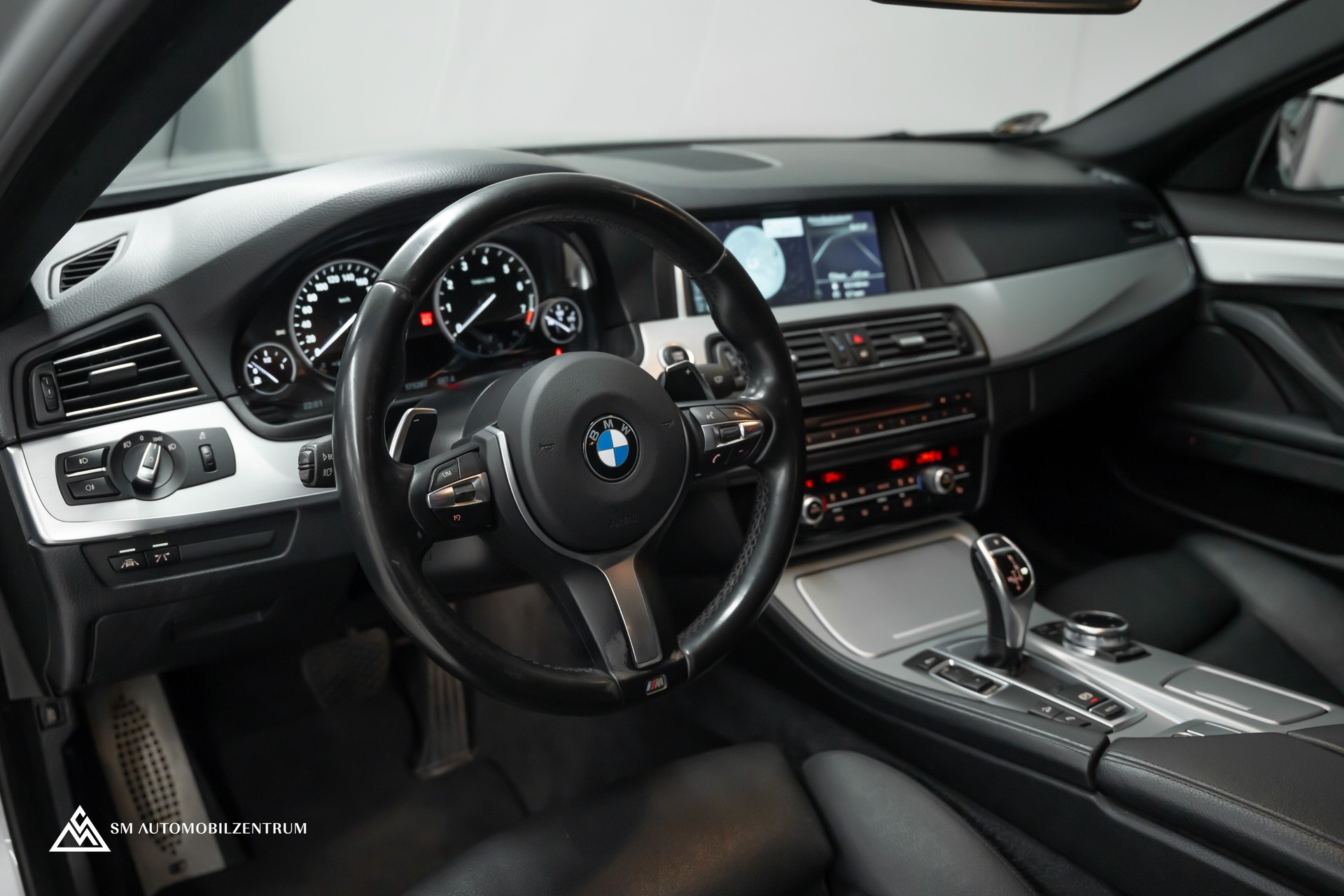 BMW 528i xDrive Touring Steptronic xDrive M Sport / Rückfahrkamera / Komfortzugang / Ambiente-image-12