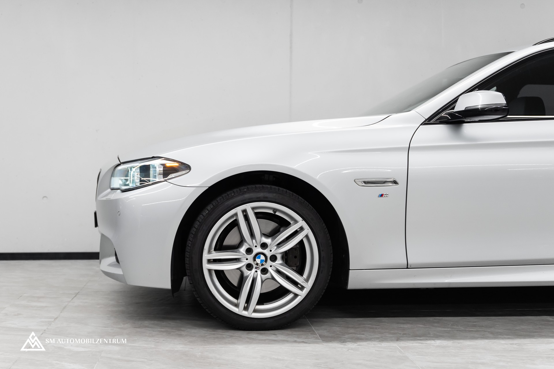 BMW 528i xDrive Touring Steptronic xDrive M Sport / Rückfahrkamera / Komfortzugang / Ambiente-image-5