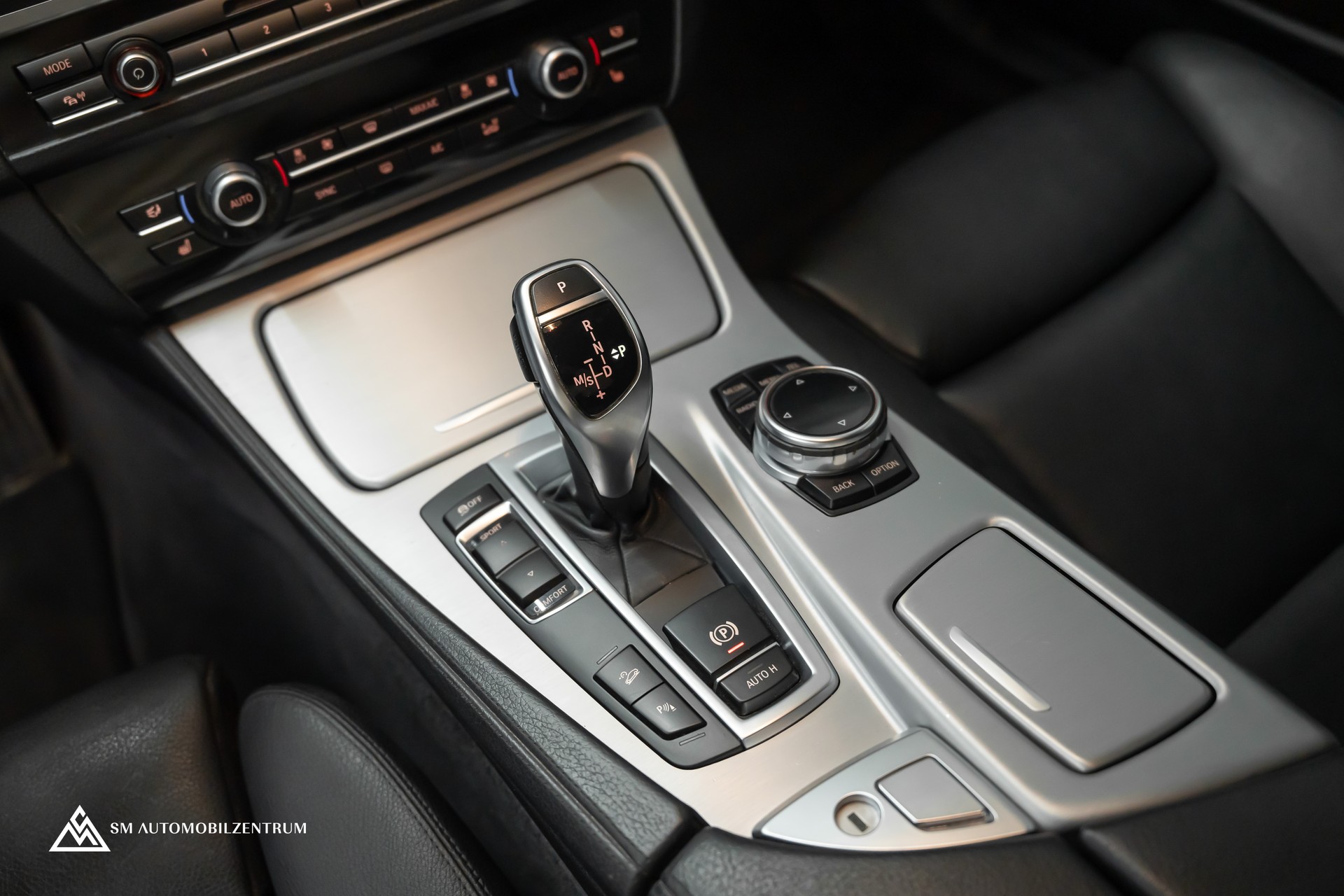 BMW 528i xDrive Touring Steptronic xDrive M Sport / Rückfahrkamera / Komfortzugang / Ambiente-image-13