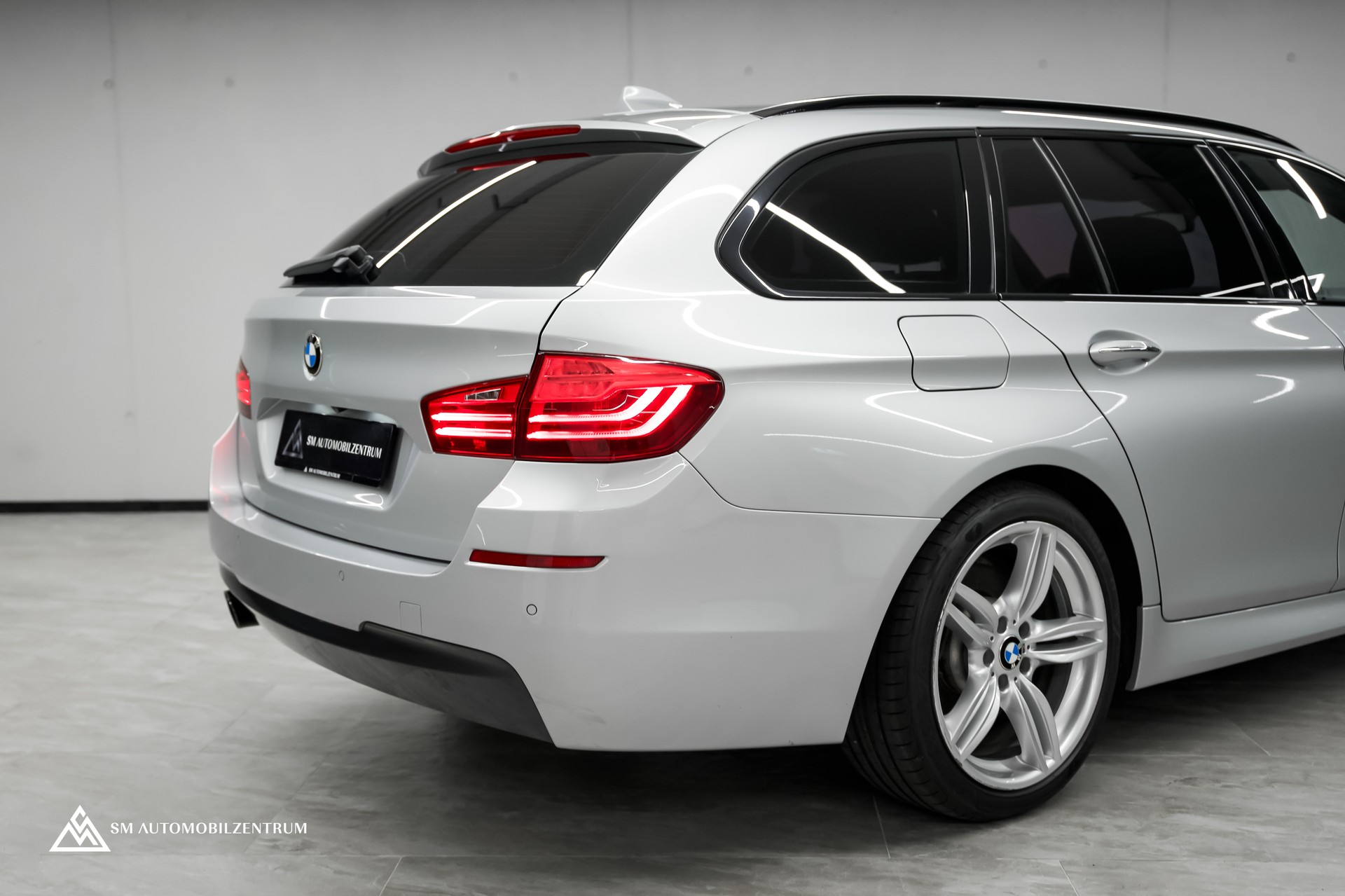 BMW 528i xDrive Touring Steptronic xDrive M Sport / Rückfahrkamera / Komfortzugang / Ambiente-image-10