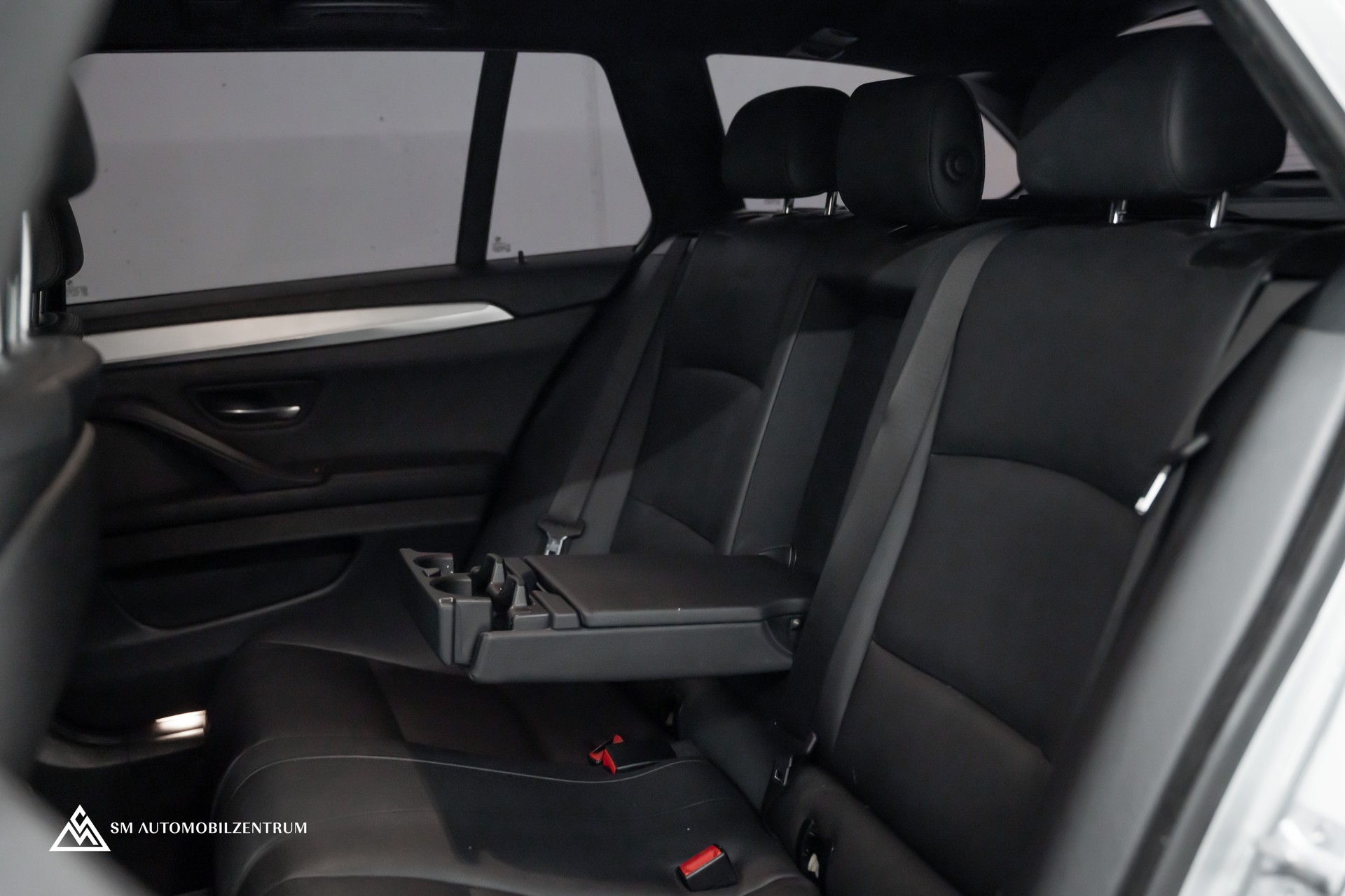 BMW 528i xDrive Touring Steptronic xDrive M Sport / Rückfahrkamera / Komfortzugang / Ambiente-image-24