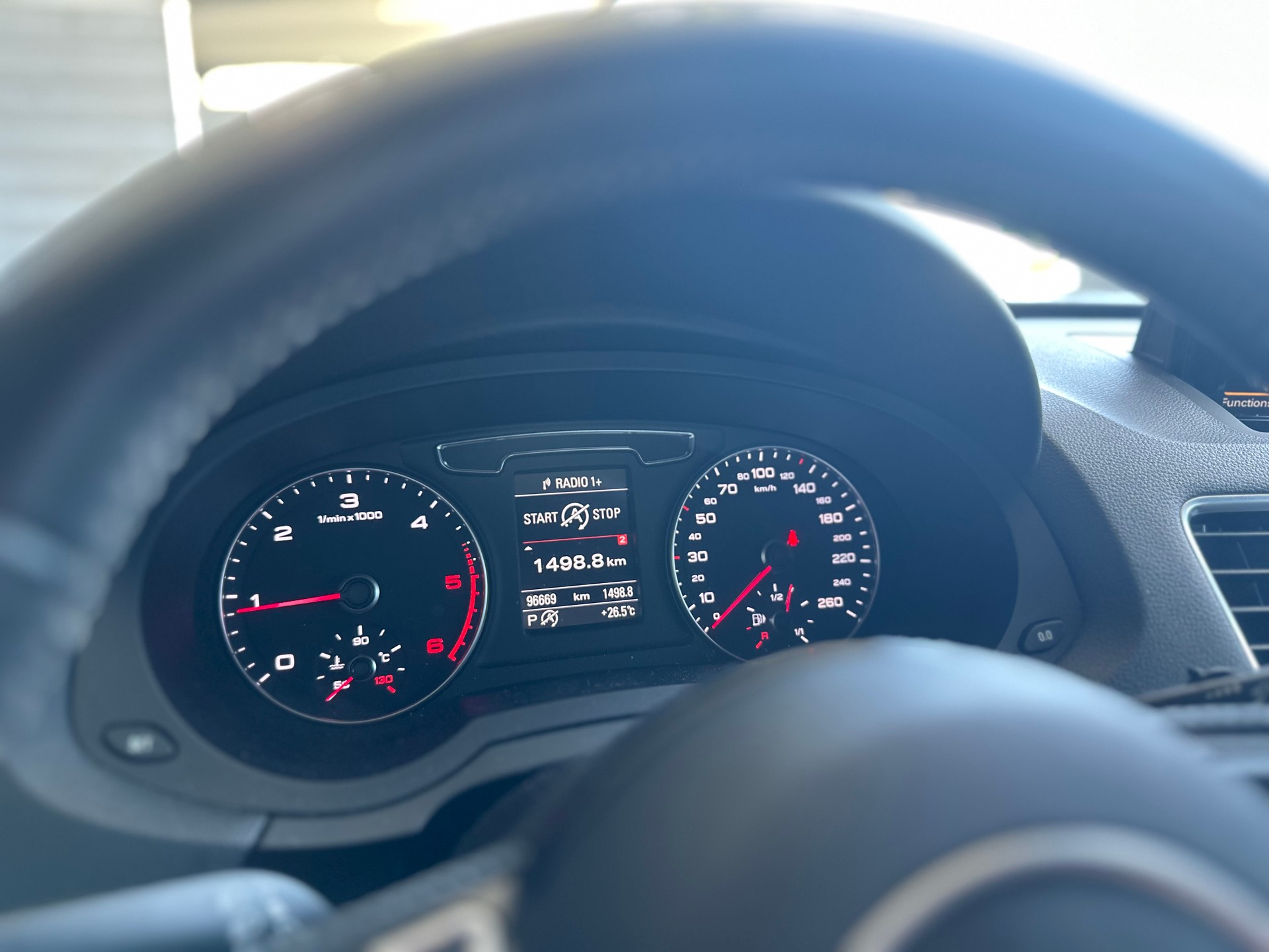 AUDI Q3 2.0 TDI quattro S-tronic-image-10