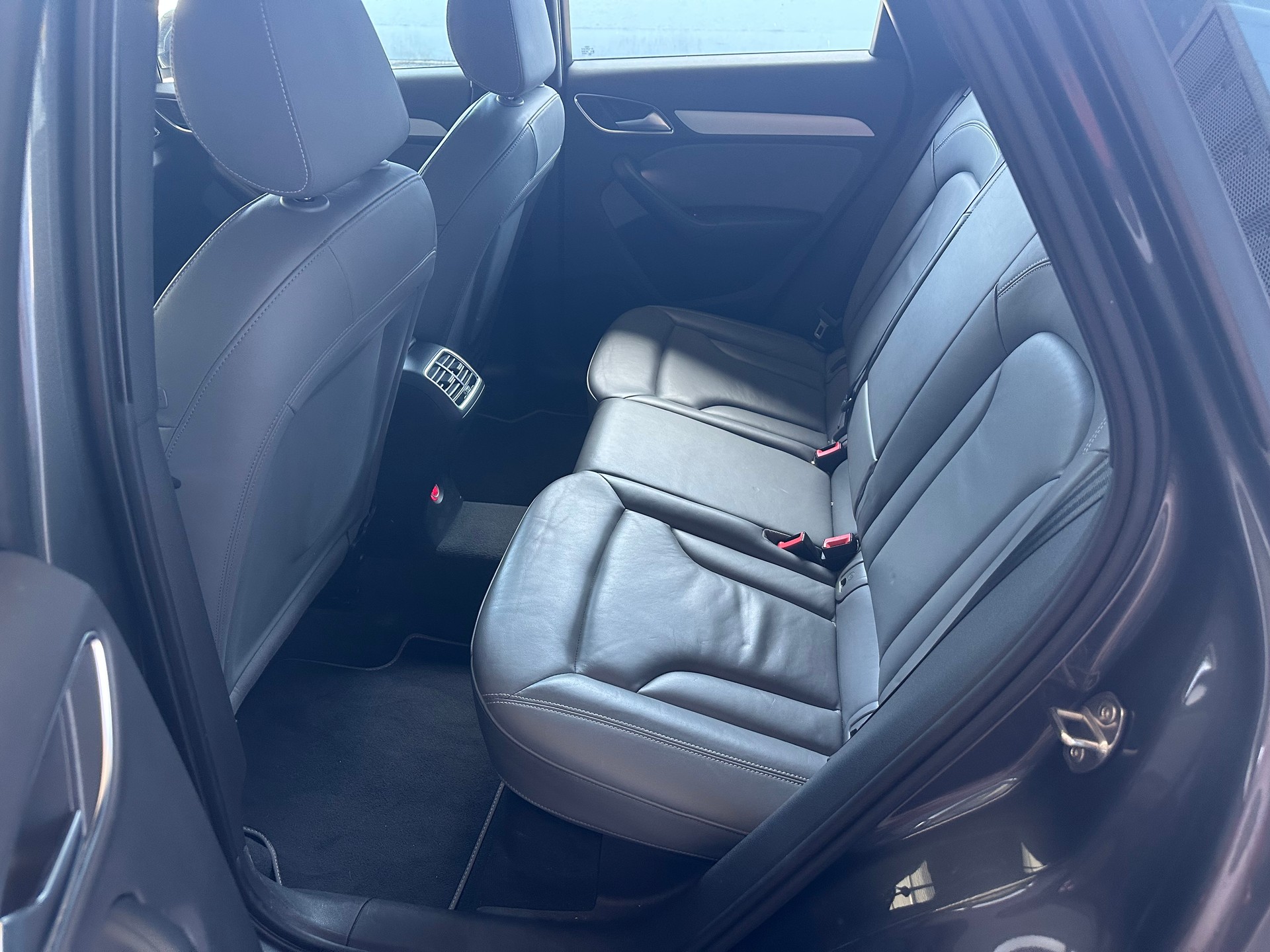 AUDI Q3 2.0 TDI quattro S-tronic-image-9